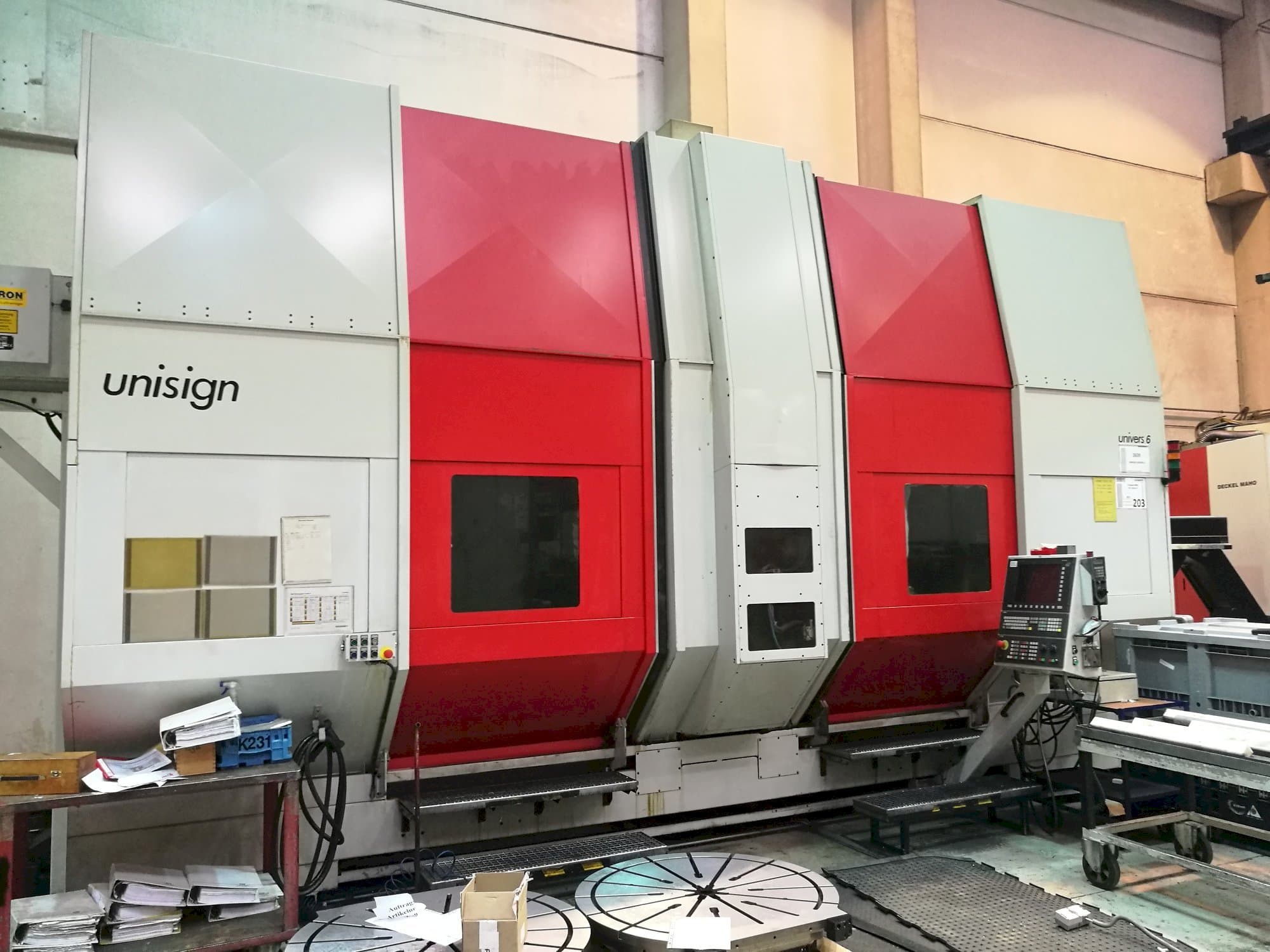 Prikaz  stroja Unisign Univers 6 C2  sprijeda