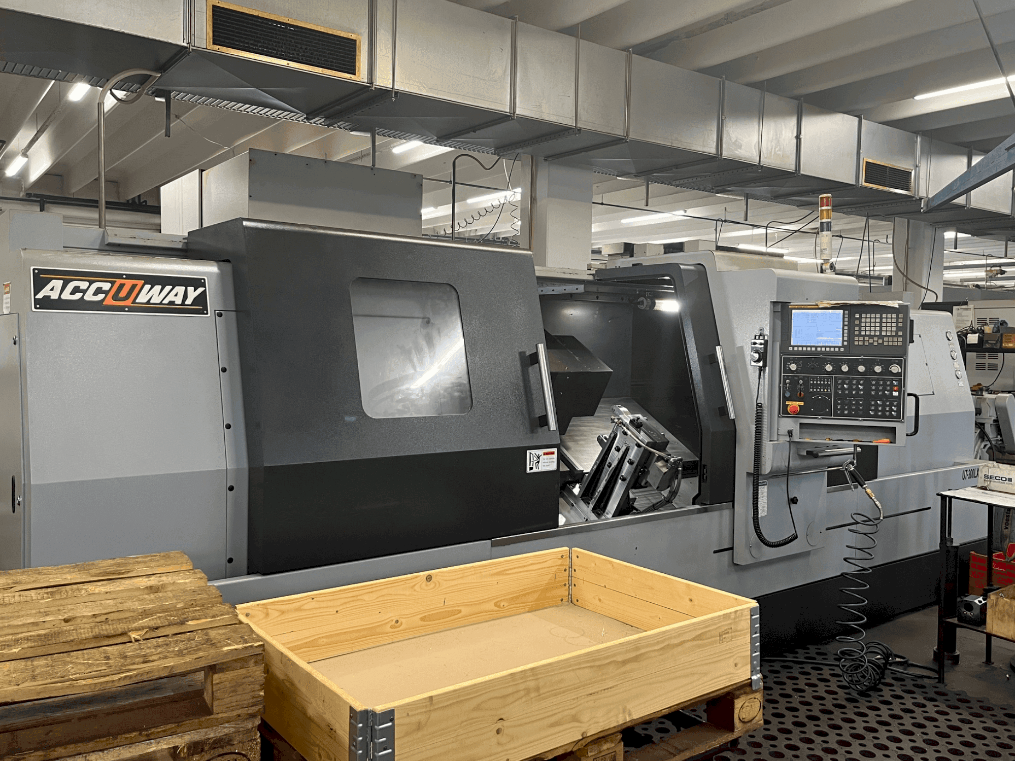 Prikaz  stroja ACCUWAY UT-300LX2M  sprijeda