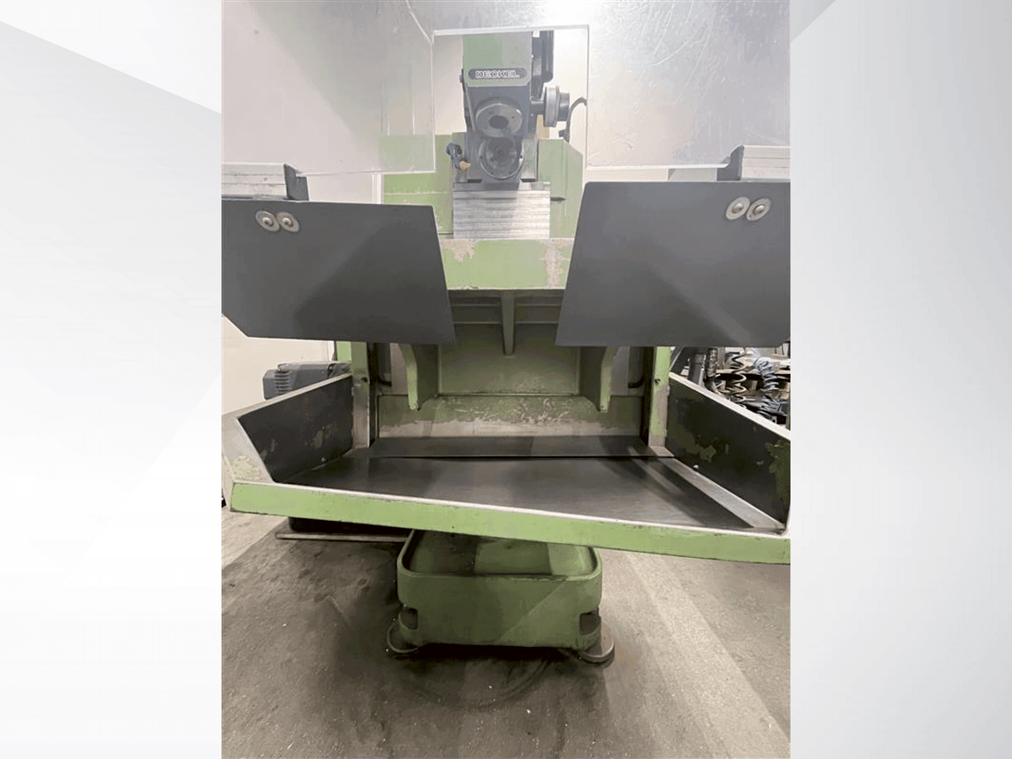 Prikaz  stroja DECKEL FP2A  sprijeda