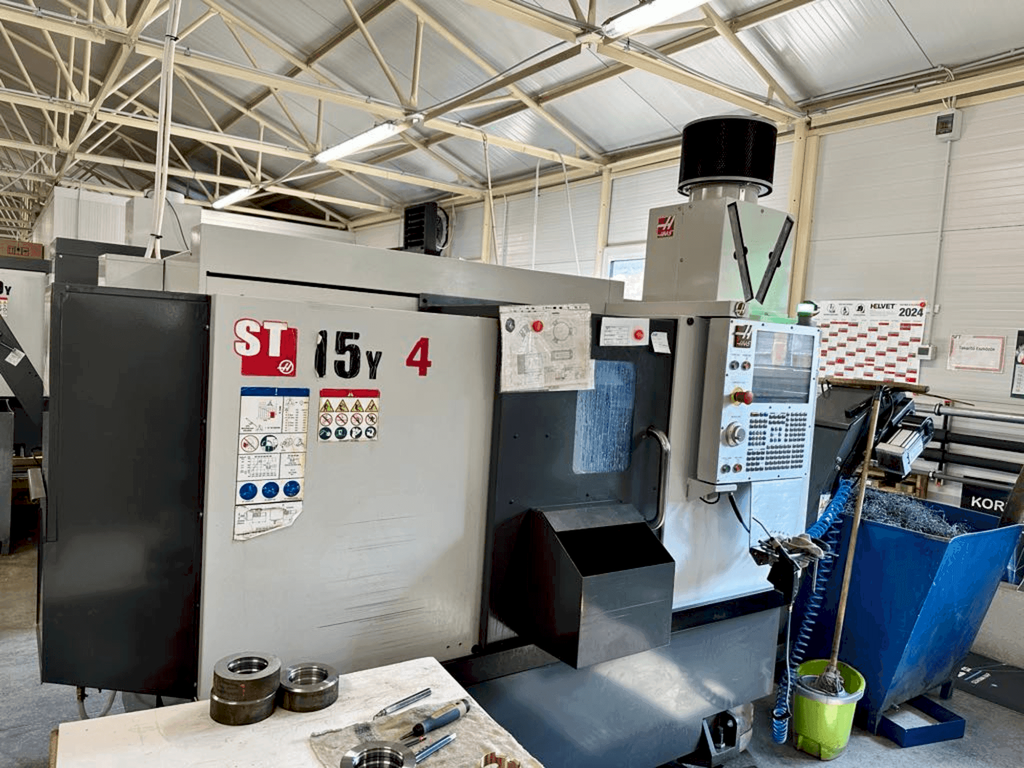 Prikaz  stroja HAAS ST-15Y  sprijeda