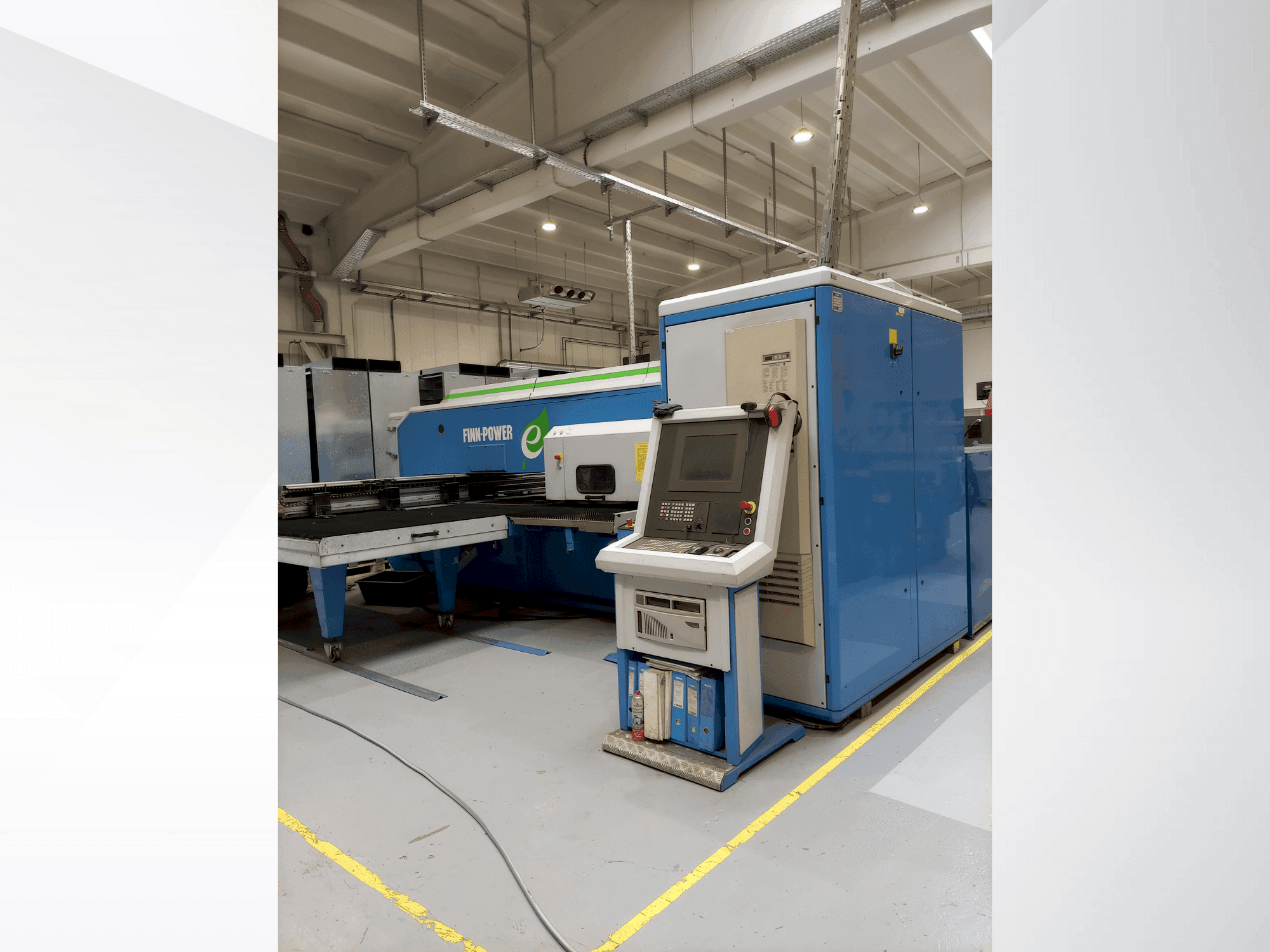 Prikaz  stroja Finn-Power E5 U  sprijeda