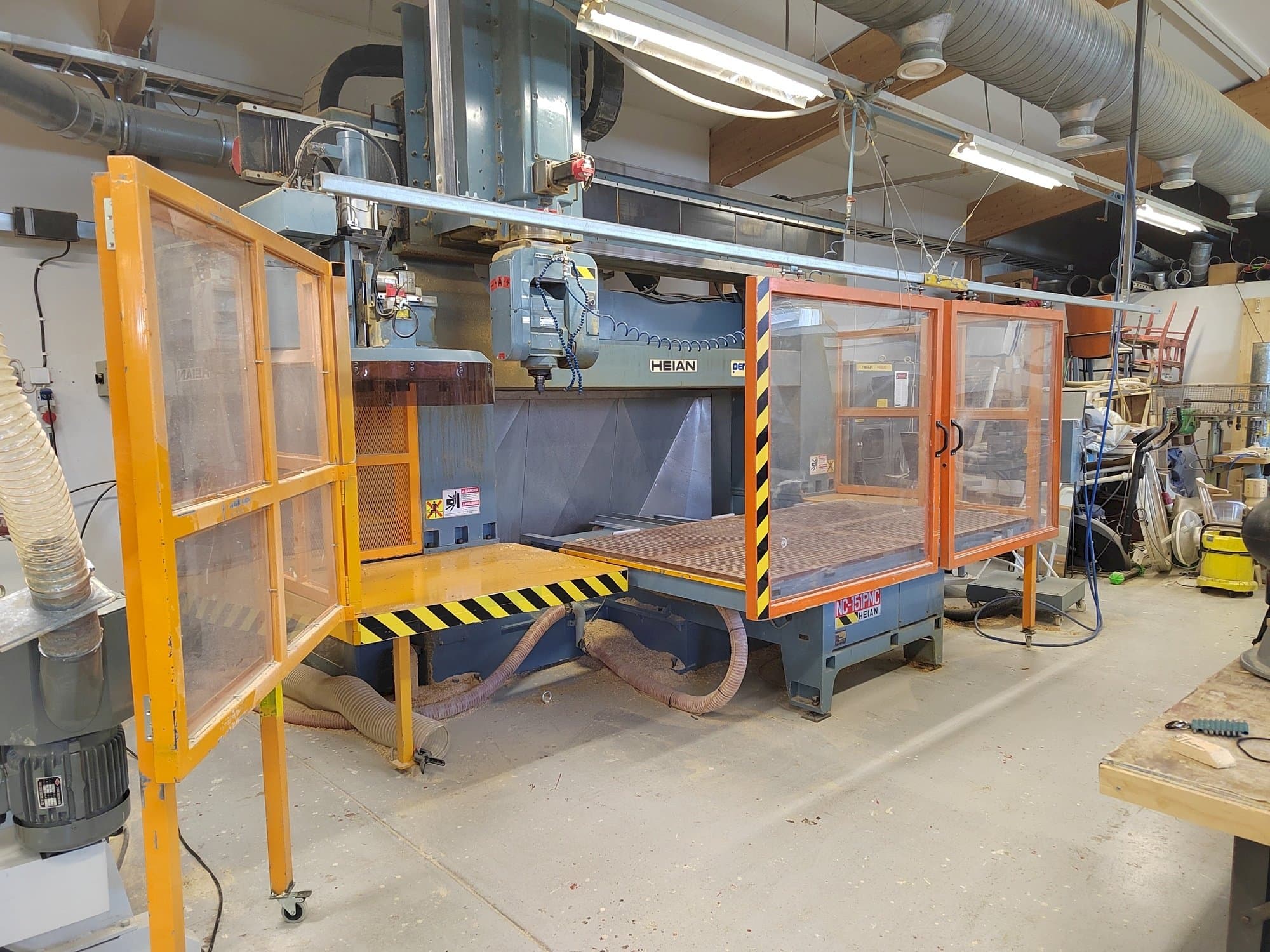 Prikaz  stroja HEIAN NC 151  sprijeda