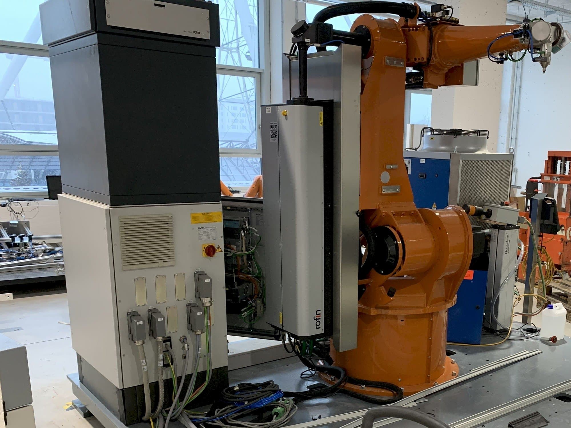 Prikaz  stroja Reis Robotics Laserroboter RV6L  sprijeda