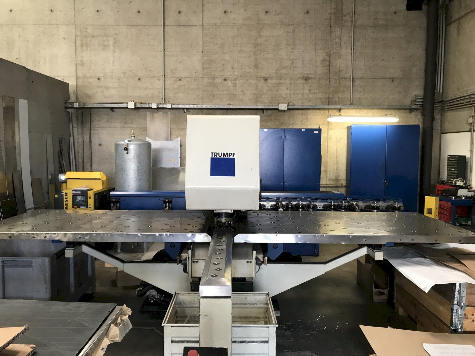 Prikaz  stroja Trumpf Trumatic 200R  sprijeda