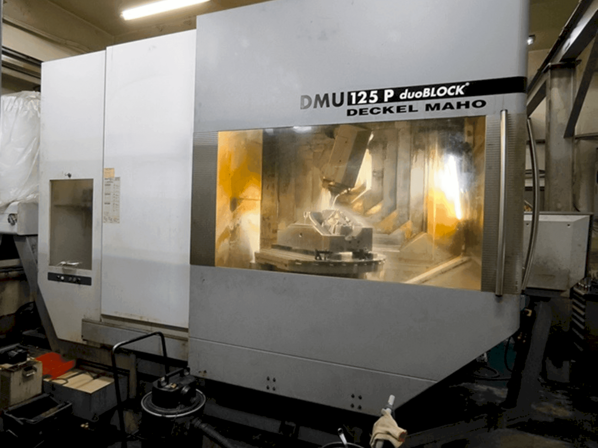 Prikaz  stroja DECKEL MAHO DMU 125 P duoBLOCK  sprijeda