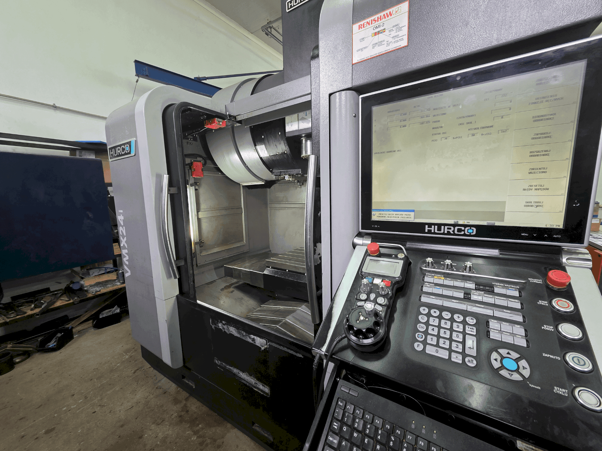 Prikaz  stroja Hurco VMX 24i  sprijeda