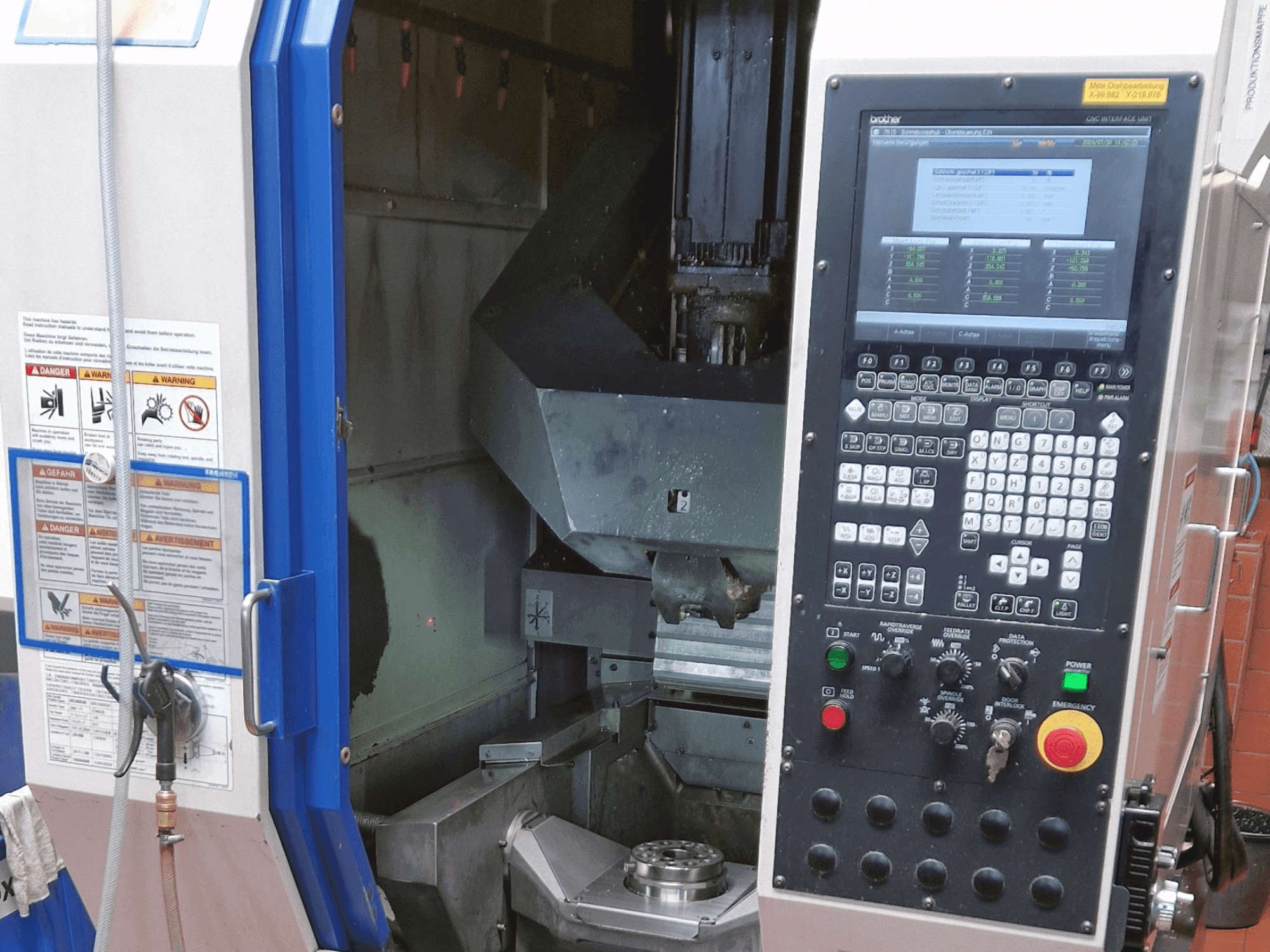 Prikaz  stroja Brother Speedio M140x1  sprijeda