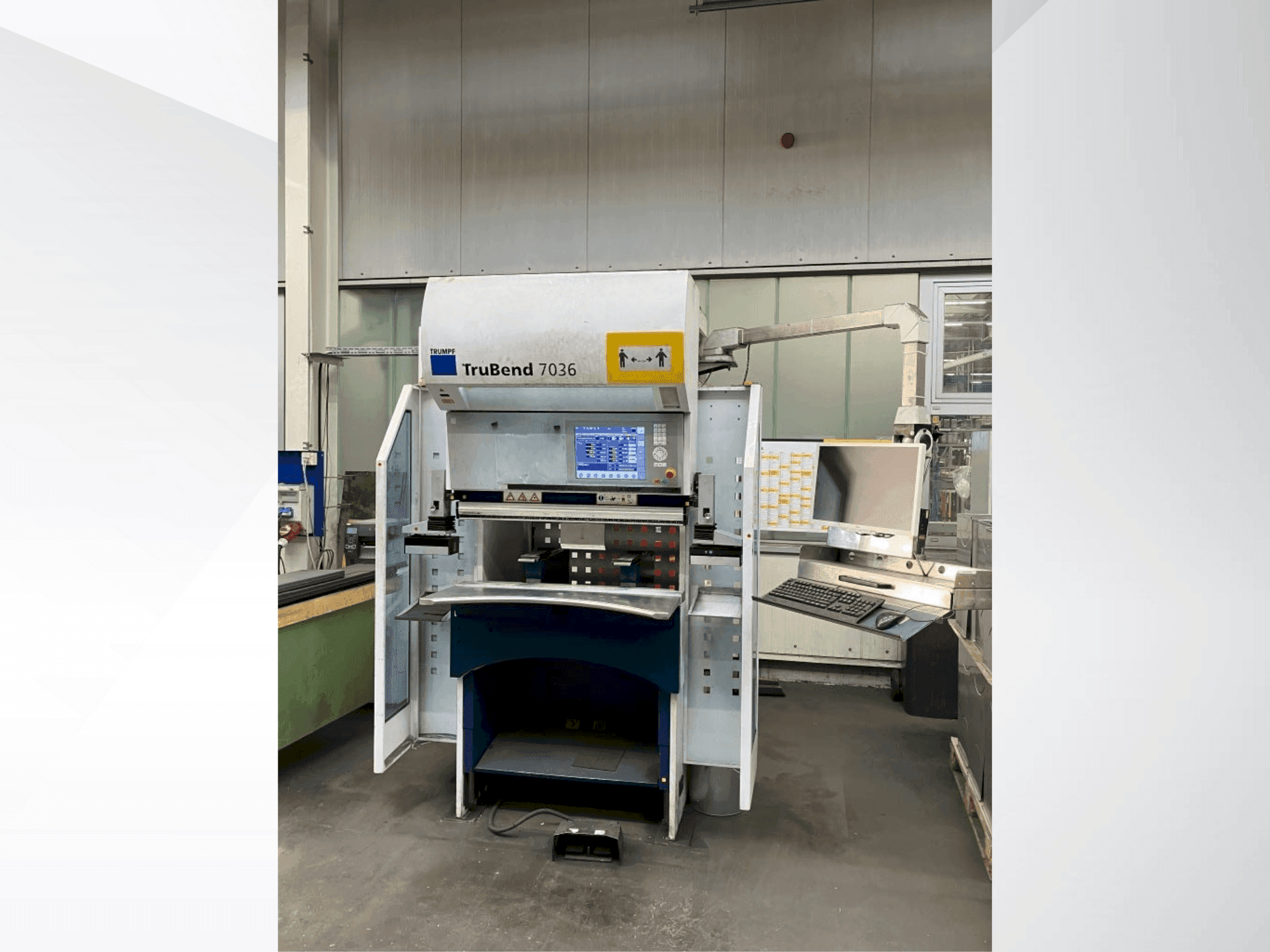 Prikaz  stroja TRUMPF TruBend 7036  sprijeda