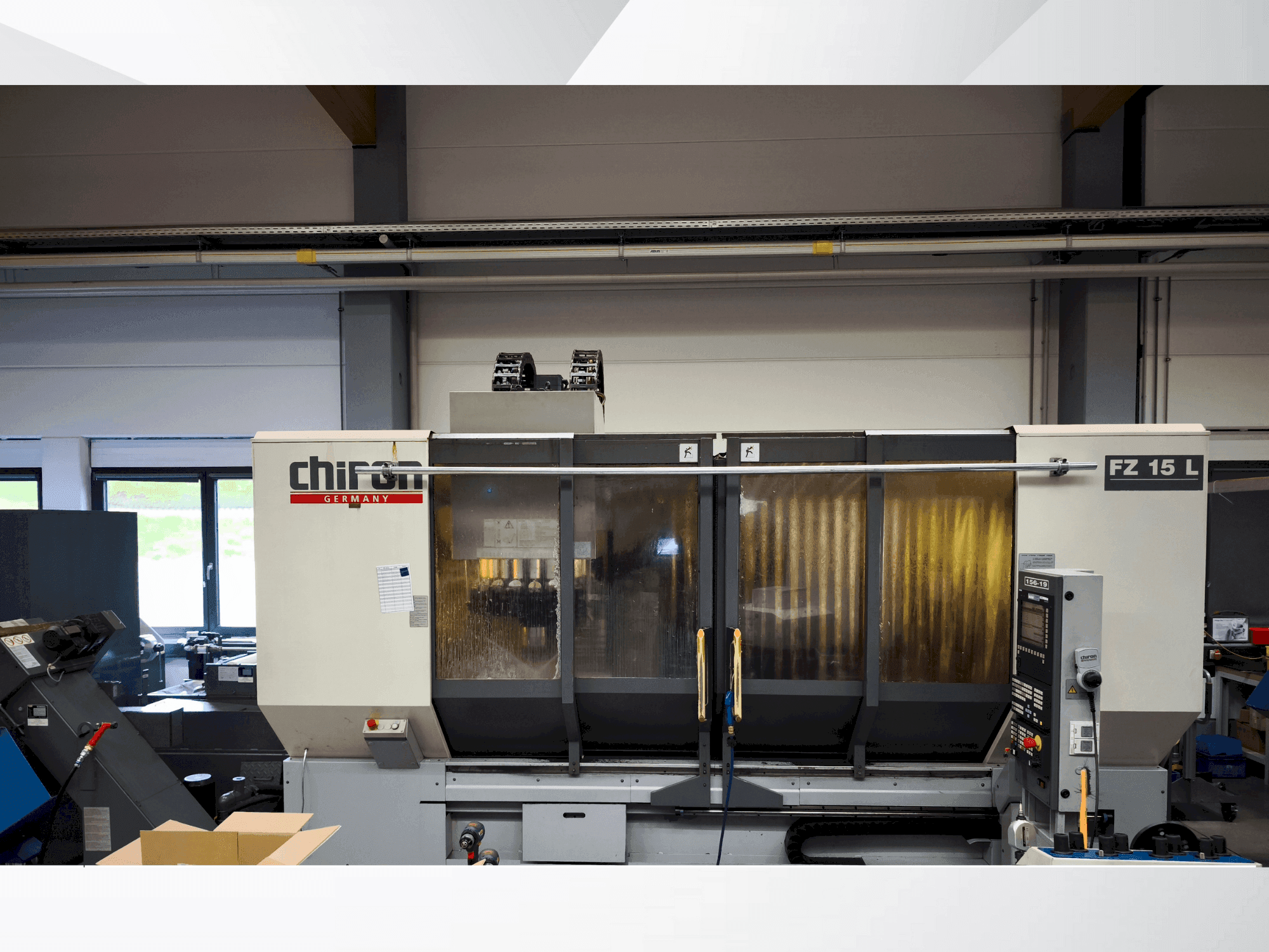 Prikaz  stroja CHIRON FZ 15 L  sprijeda