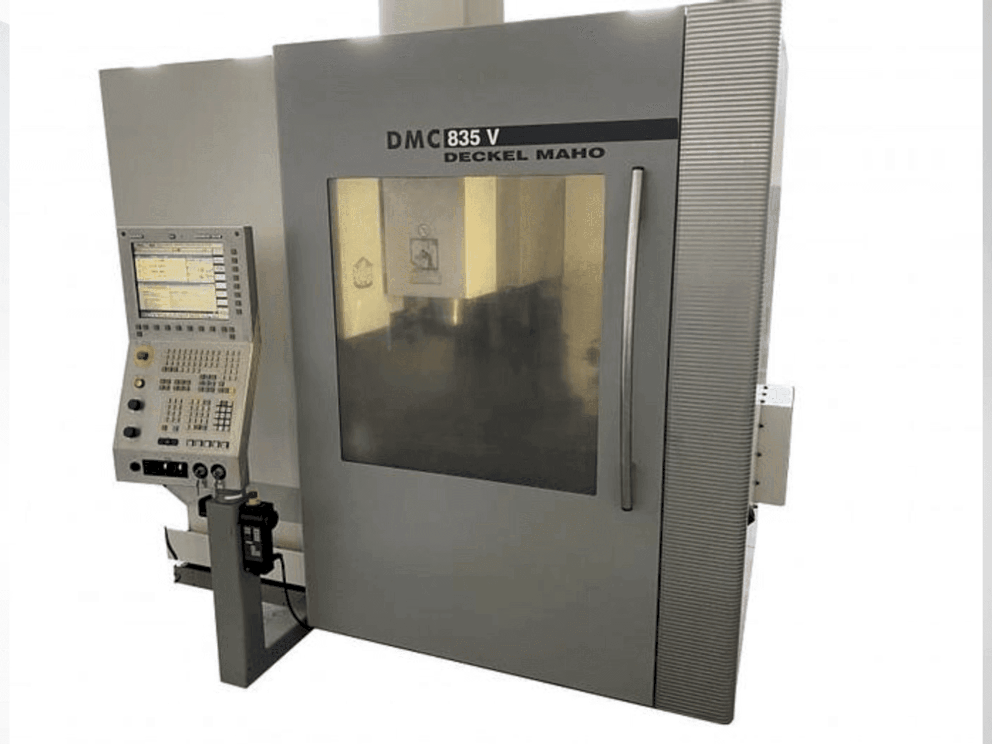 Prikaz  stroja DMG DECKEL MAHO DMC 835V  sprijeda