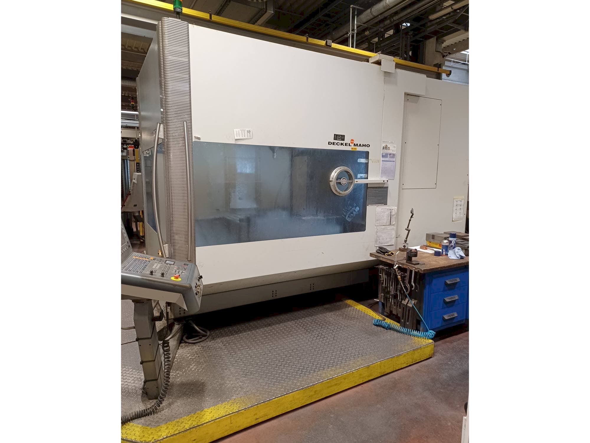 Prikaz  stroja DECKEL MAHO DMU 125 T hi-dyn  sprijeda