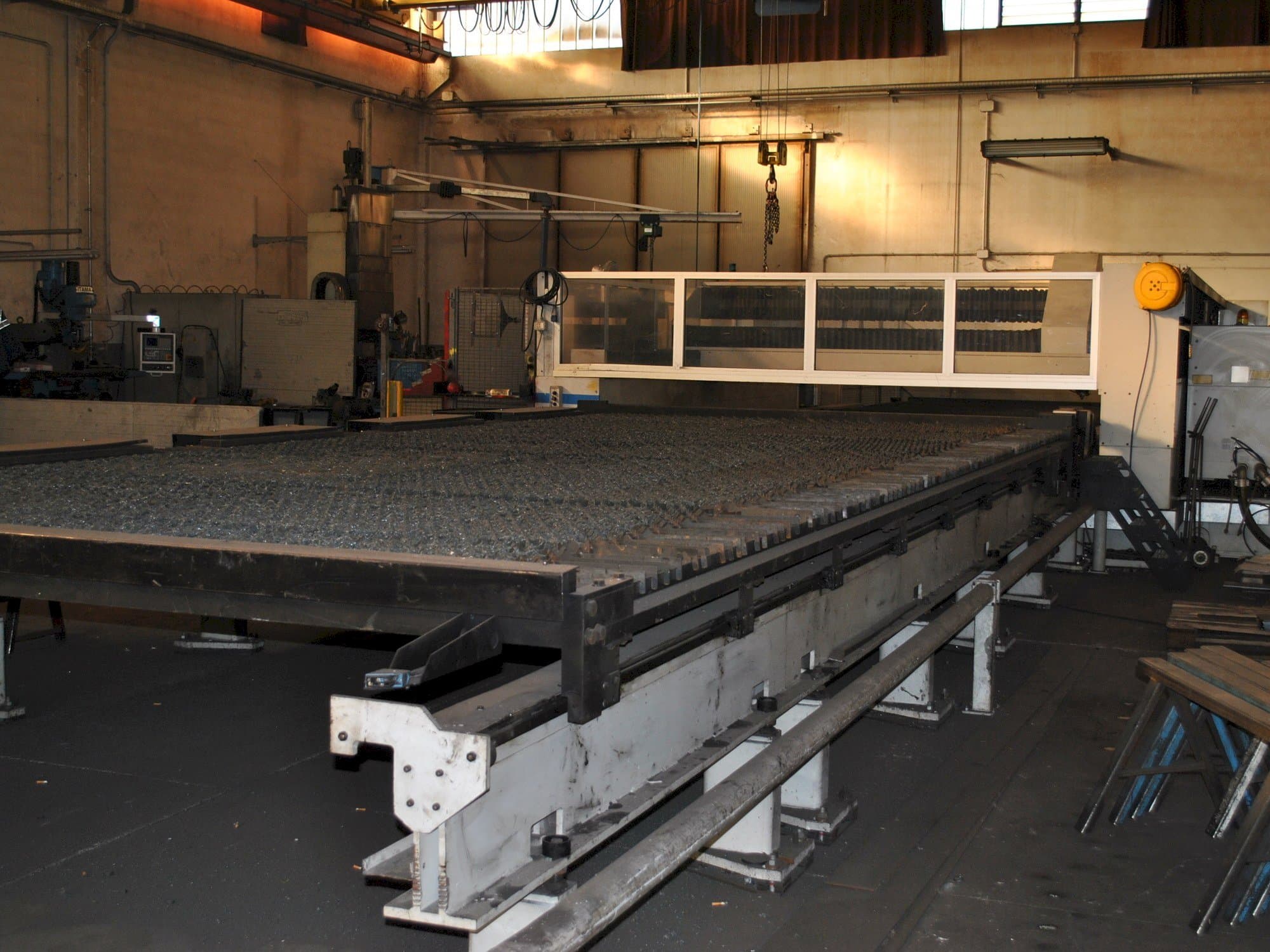 Prikaz  stroja LVD IMPULS 8031  sprijeda