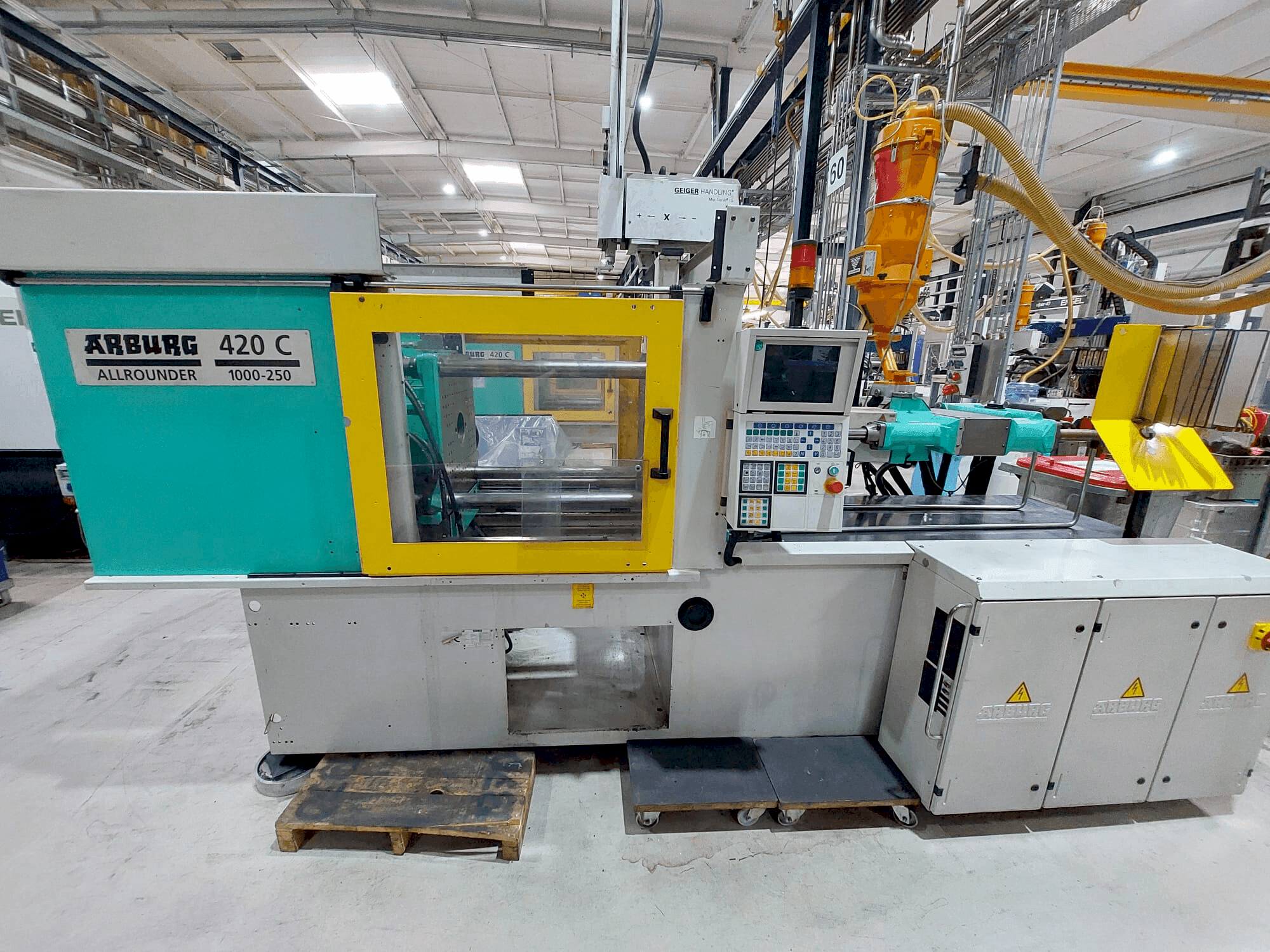 Prikaz  stroja Arburg 420C-1000-250  sprijeda
