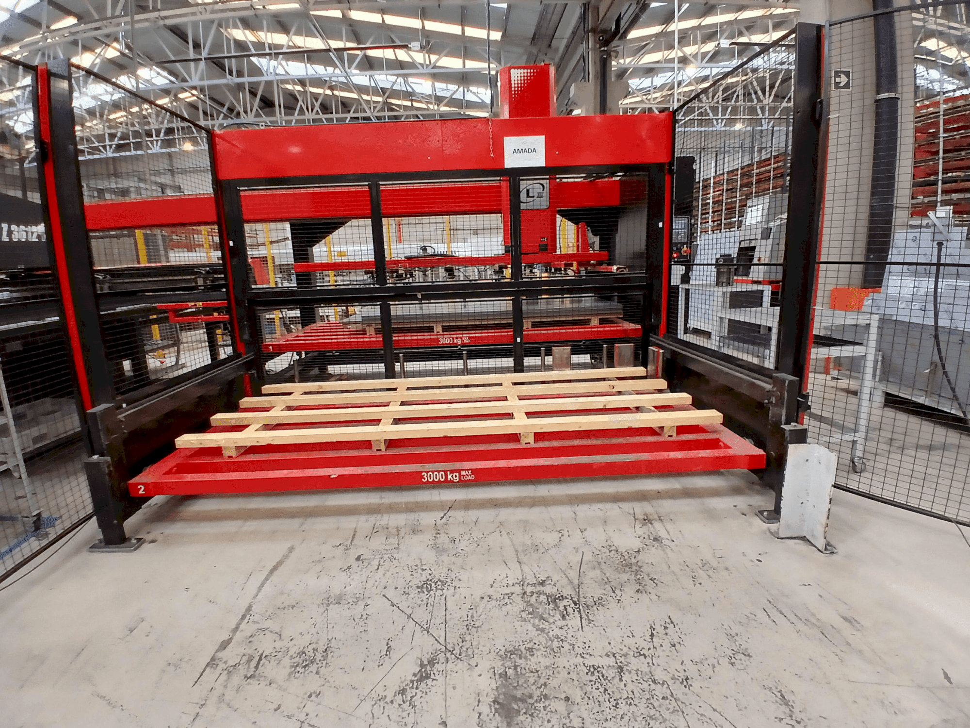 Prikaz  stroja AMADA EMZ3612M2  sprijeda
