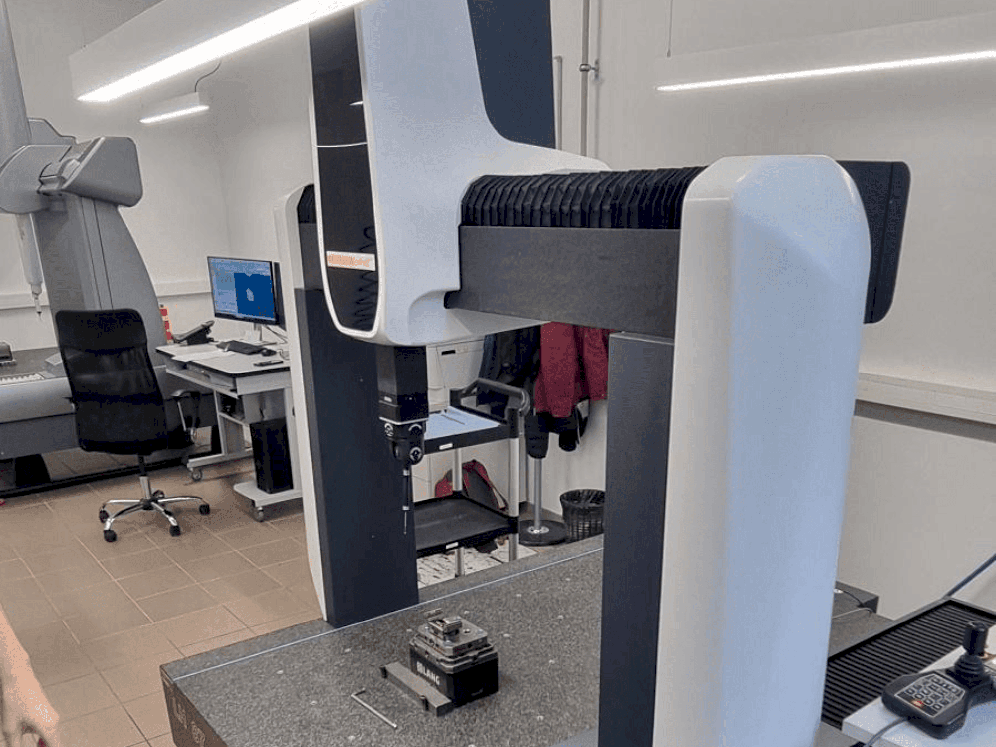 Prikaz  stroja Wenzel LH87  sprijeda