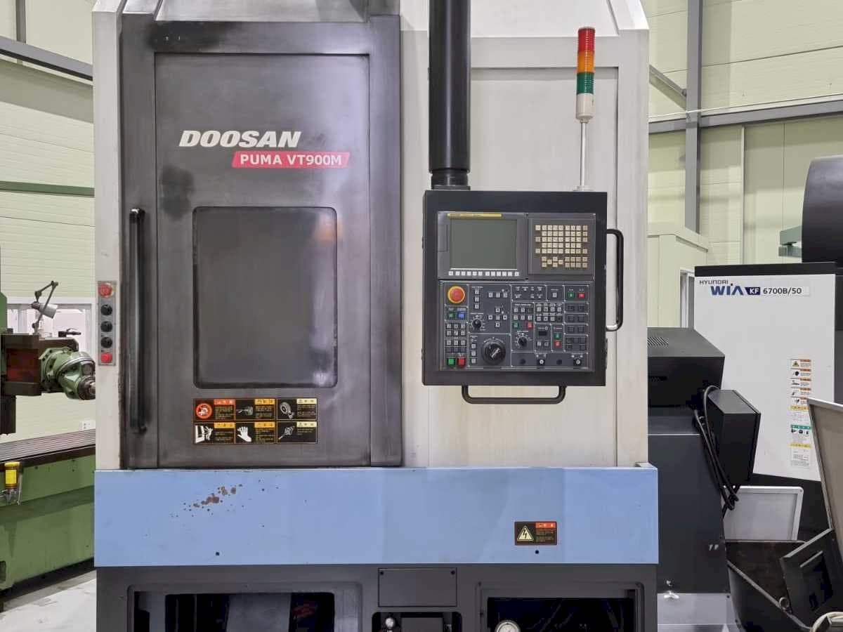 Prikaz  stroja Doosan PUMA VT900M  sprijeda