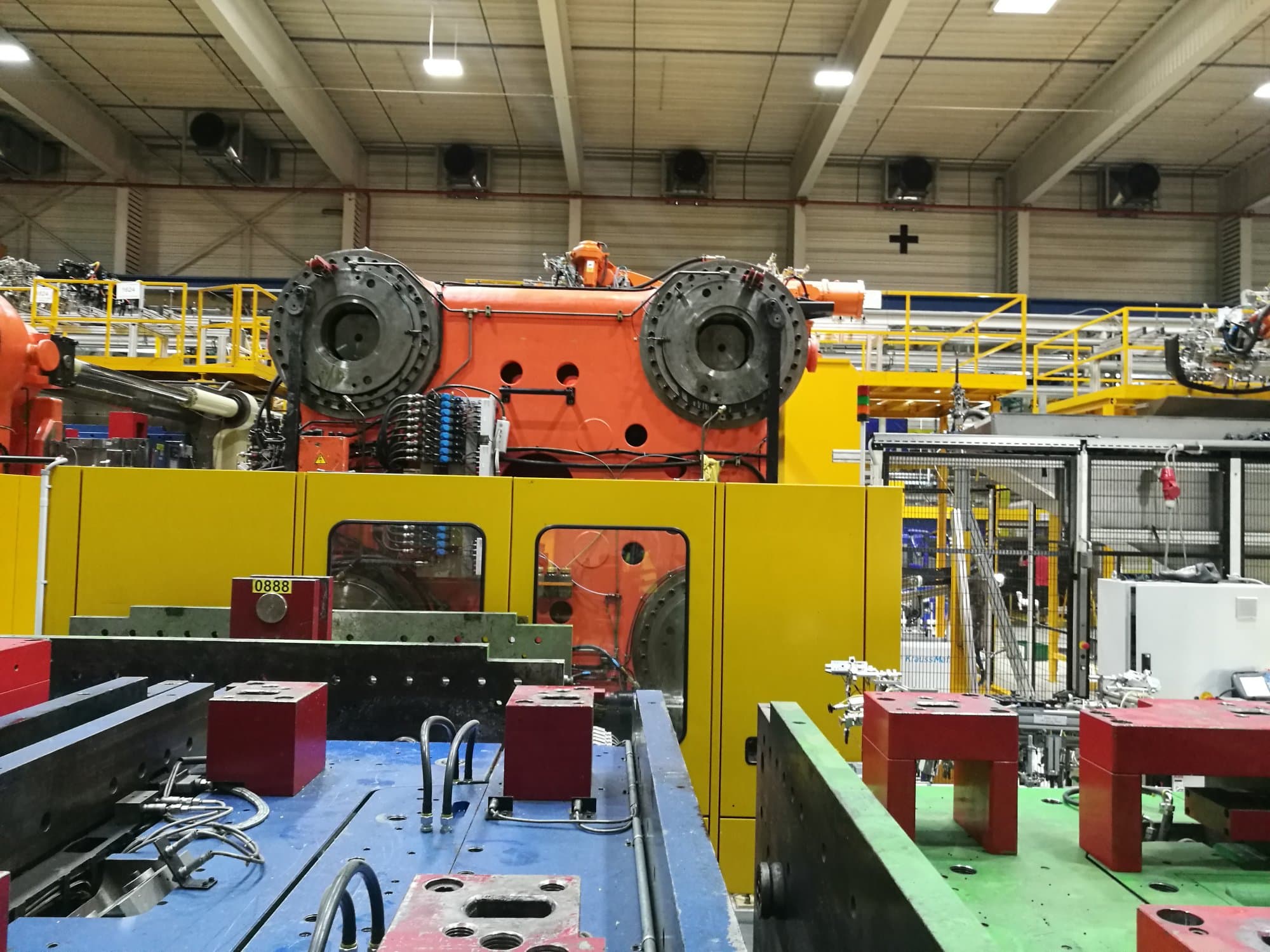 Prikaz  stroja Husky E 3150 RS 170/155 sprijeda