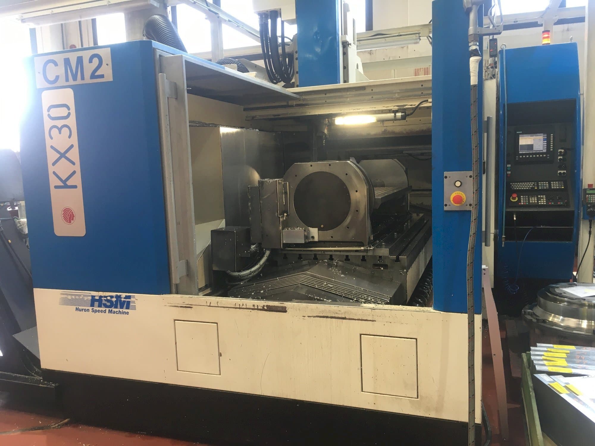 Prikaz  stroja Huron KX30  sprijeda