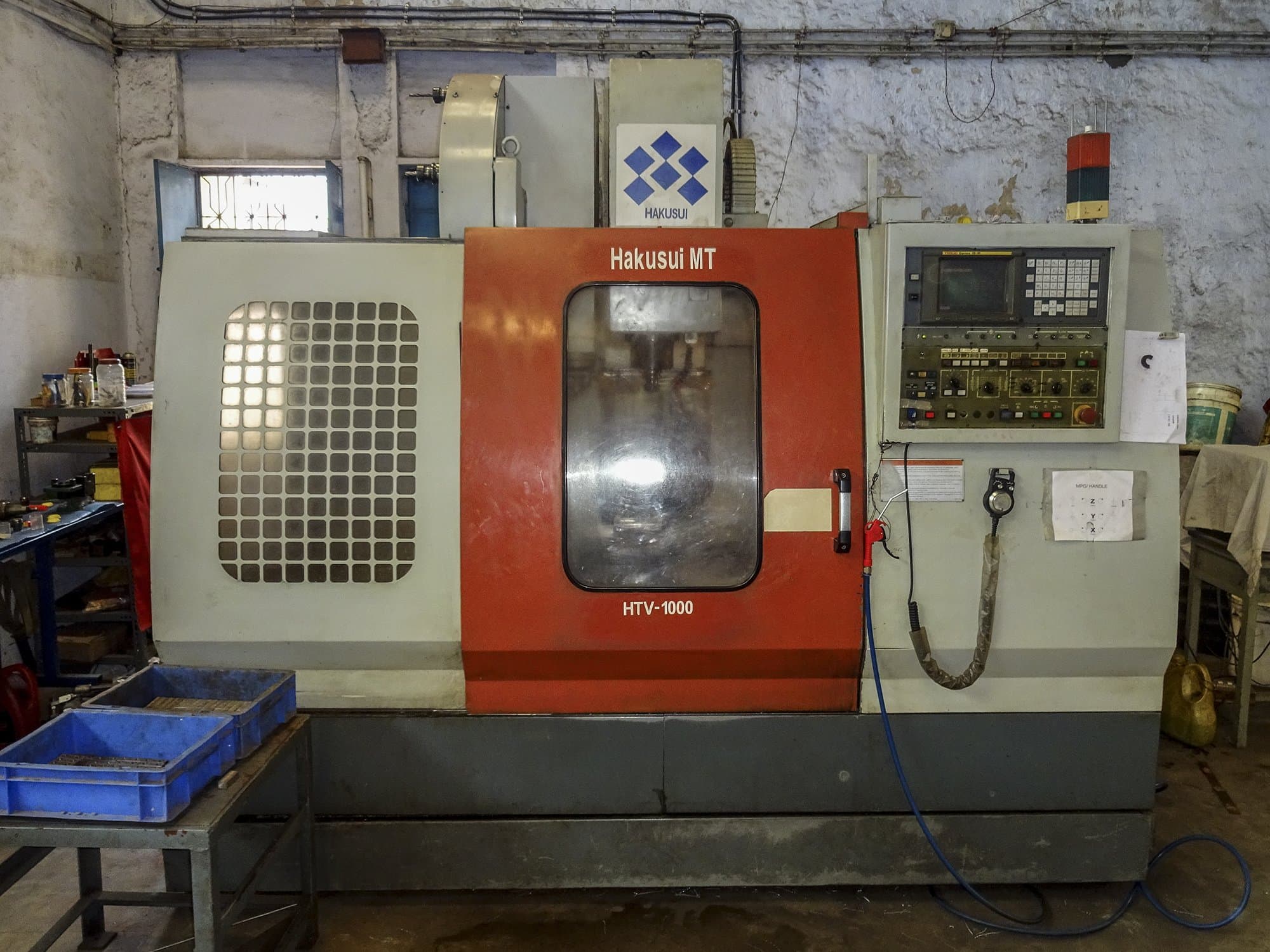 Prikaz  stroja HAKUSUI HTV-1000 sprijeda
