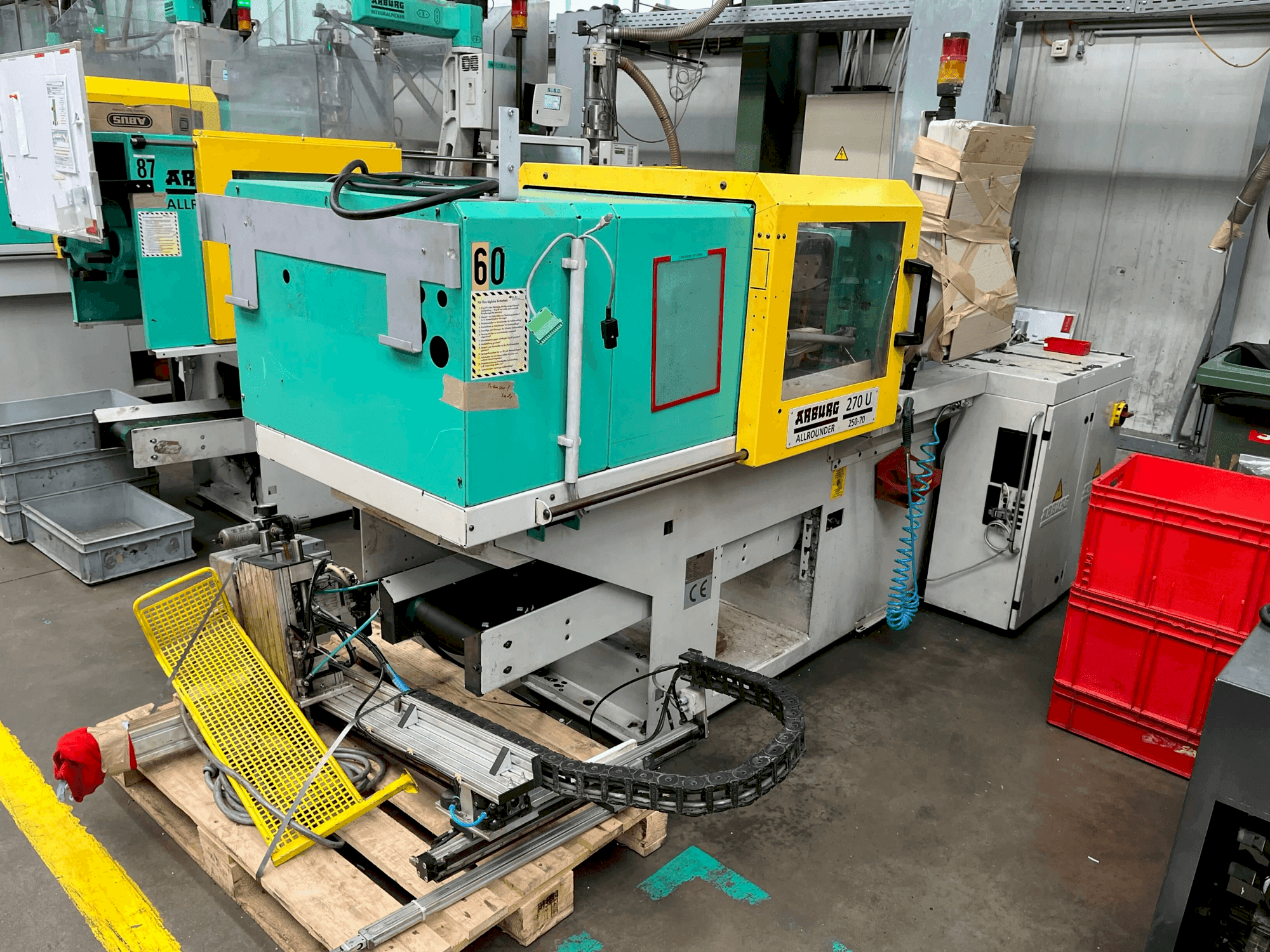 Prikaz  stroja Arburg Allrounder 270-25U  sprijeda