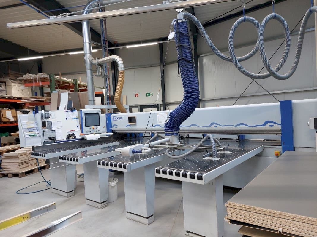 Prikaz  stroja HOLZMA HPP 380  sprijeda