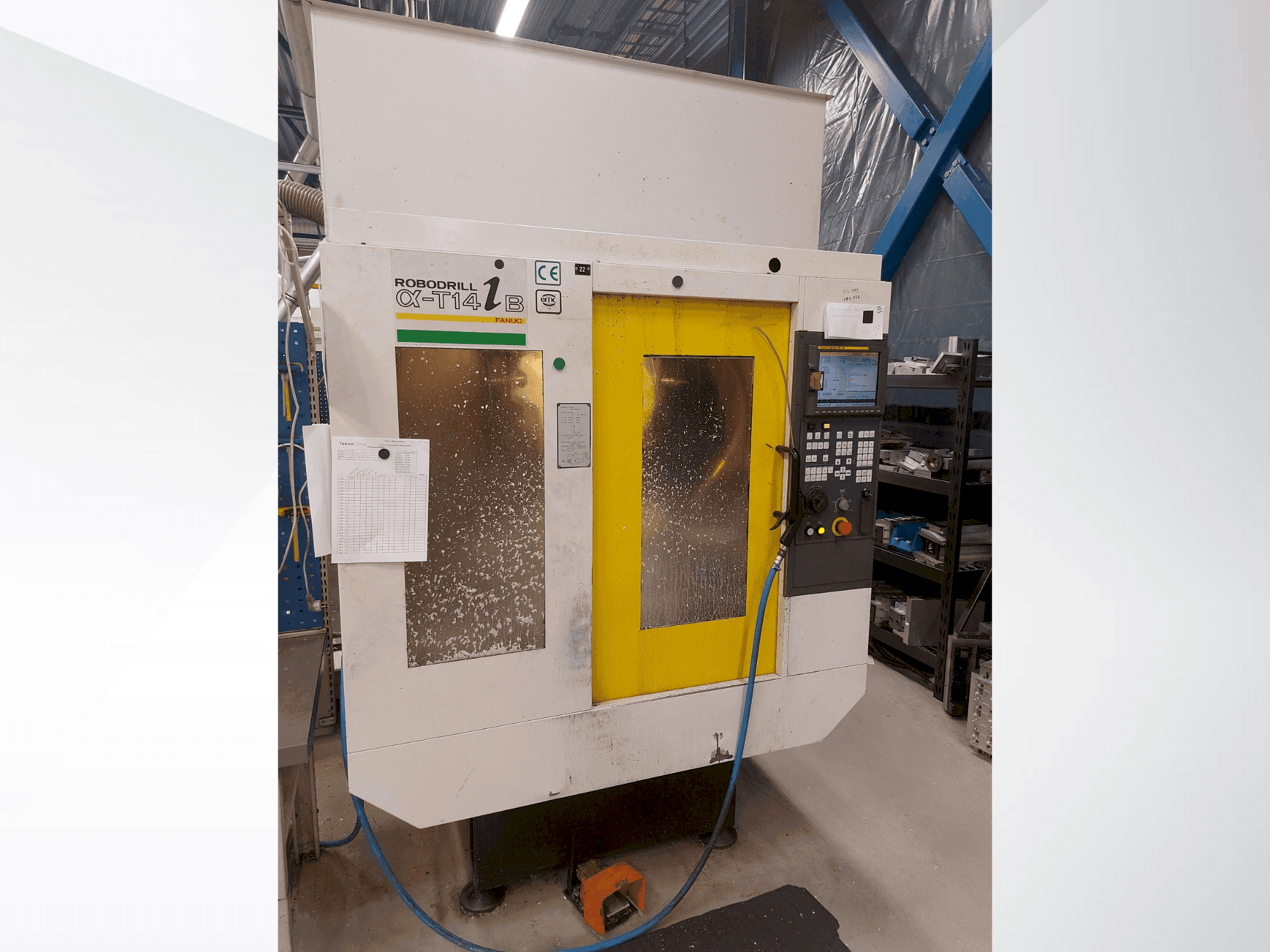 Prikaz  stroja FANUC Robodrill α-T14iB  sprijeda