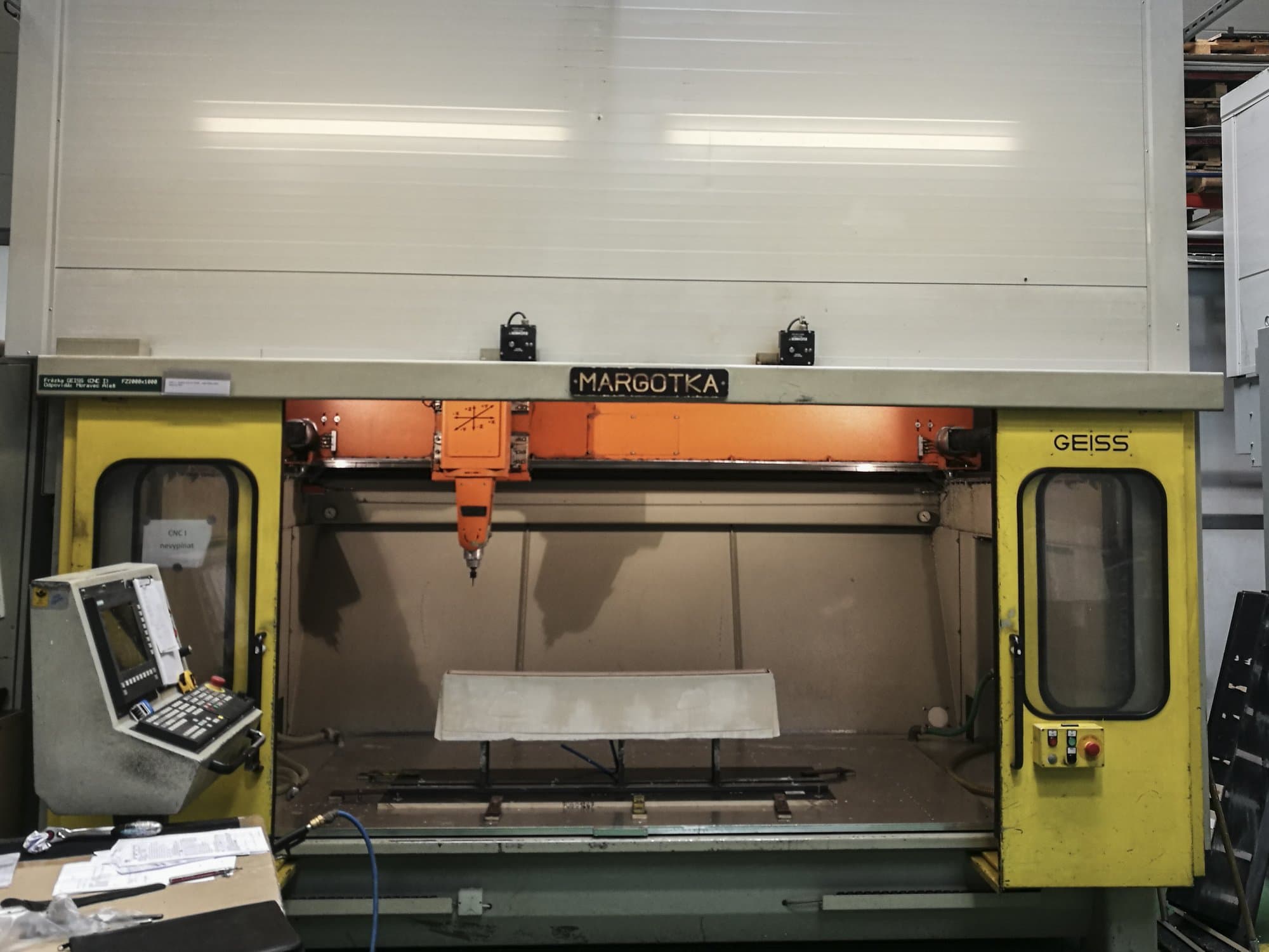 Prikaz  stroja GEISS FZ 2000x1000 sprijeda