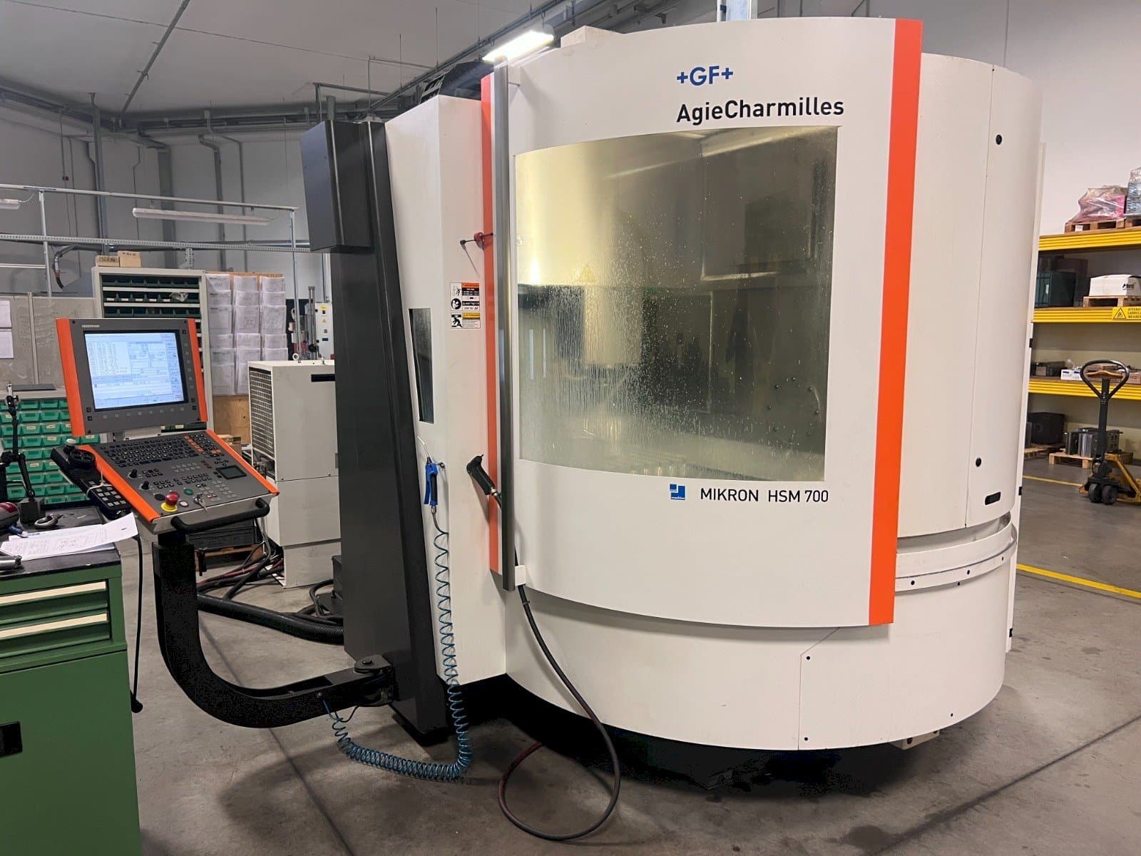 Prikaz  stroja AgieCharmilles MIKRON HSM 700  sprijeda