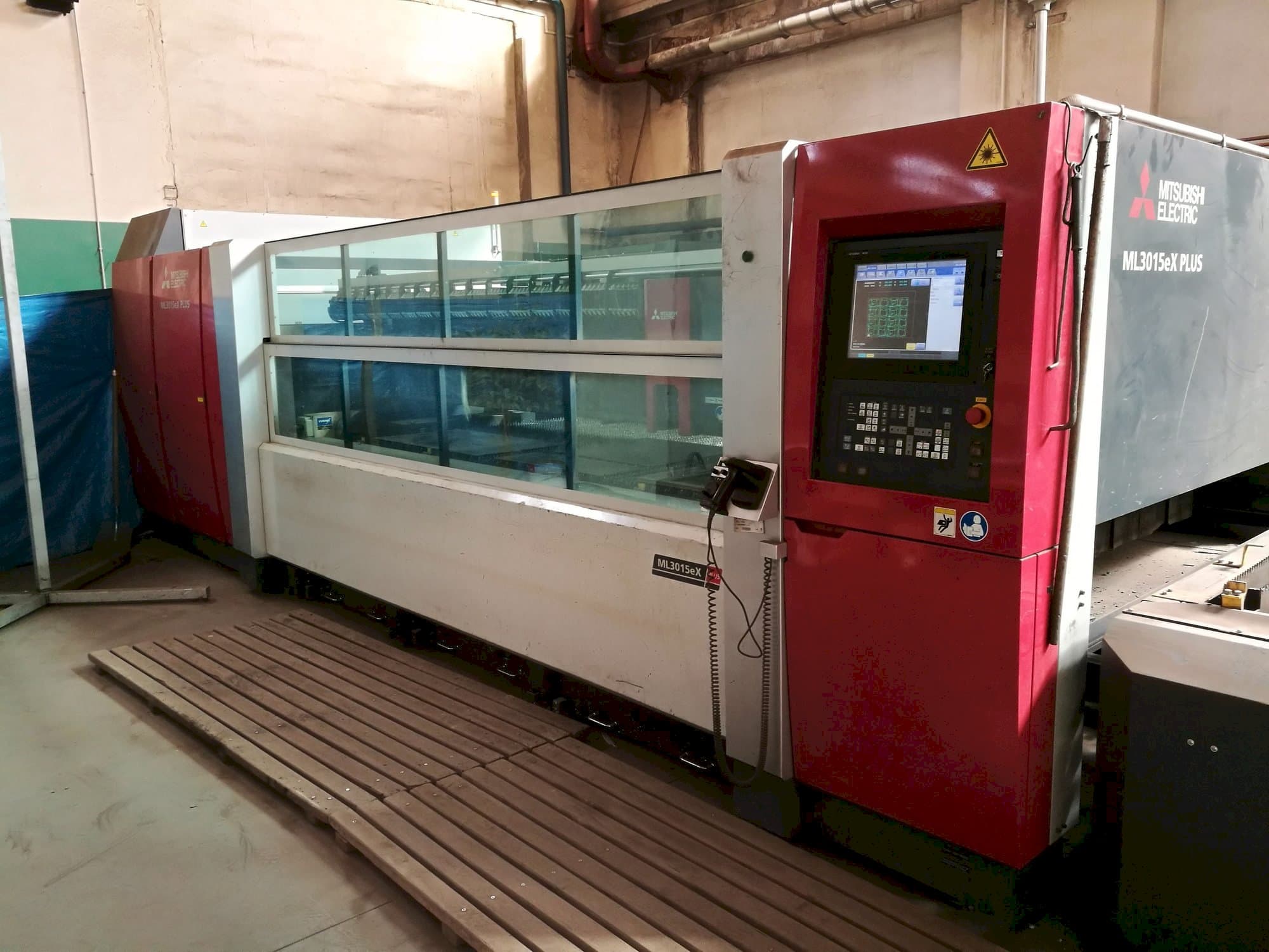 Prikaz  stroja Mitsubishi ML3015eX(S2)-45CF-R  sprijeda