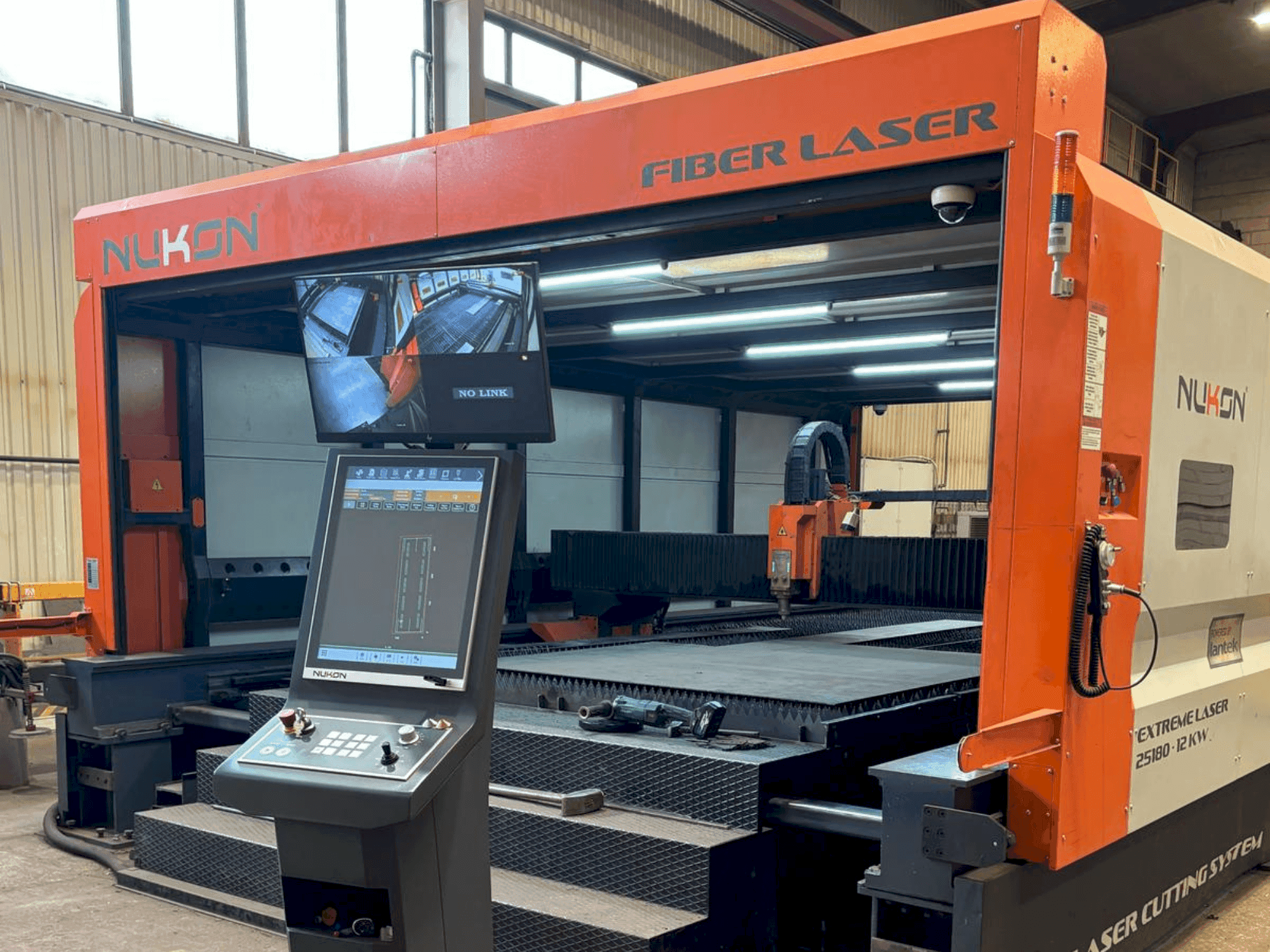 Prikaz  stroja NUKON Fiber Laser Extreme 30250  sprijeda