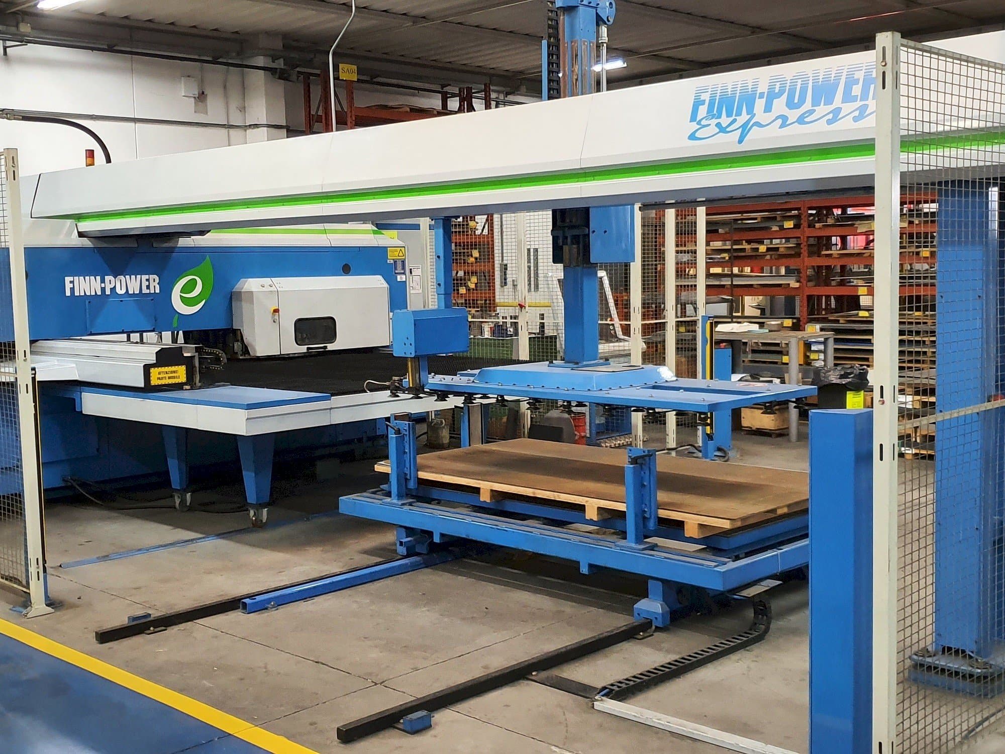 Prikaz  stroja Finn-Power E5 U  sprijeda