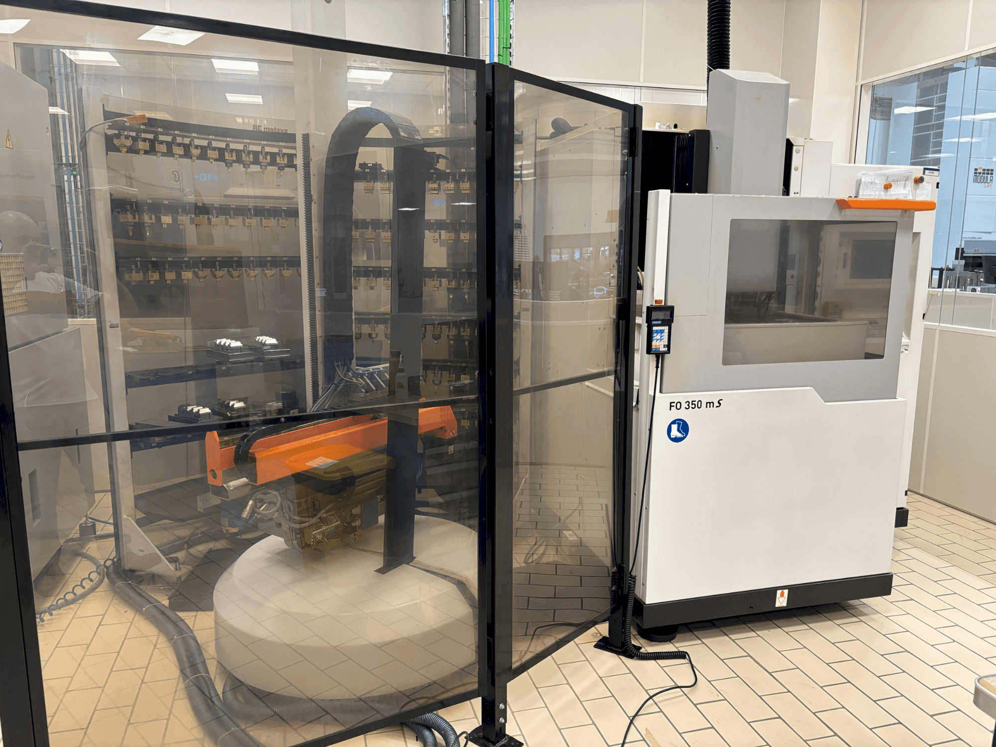 Prikaz  stroja CHARMILLES ROBOFORM 350  sprijeda