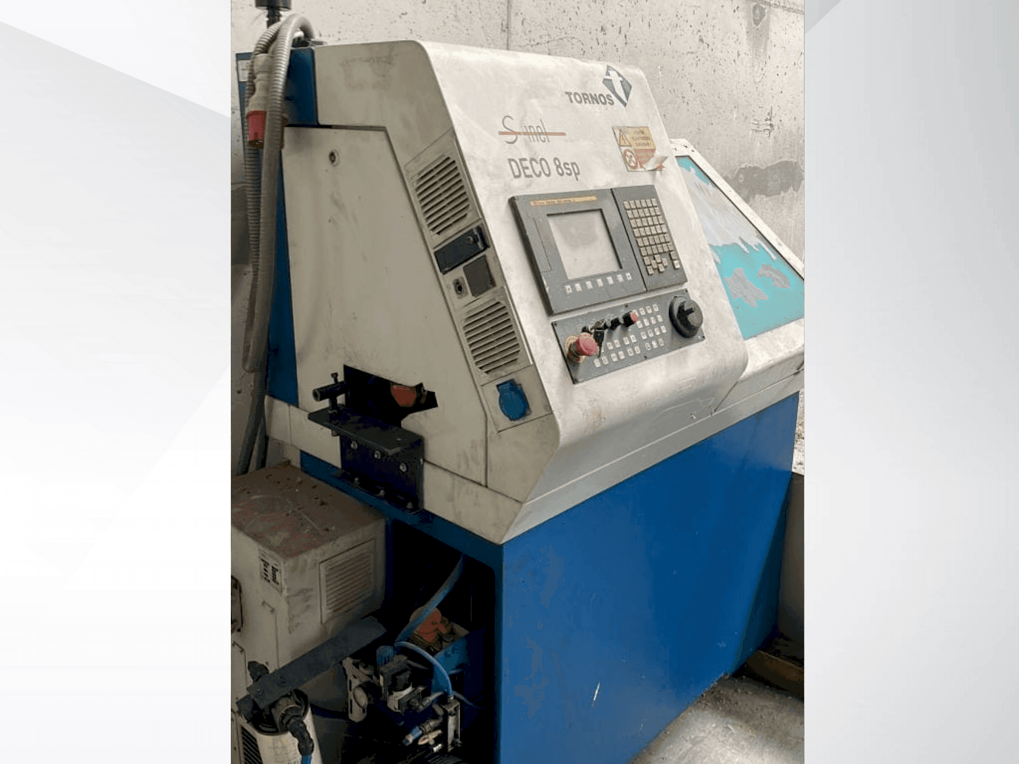 Prikaz  stroja TORNOS DECO 8sp  sprijeda