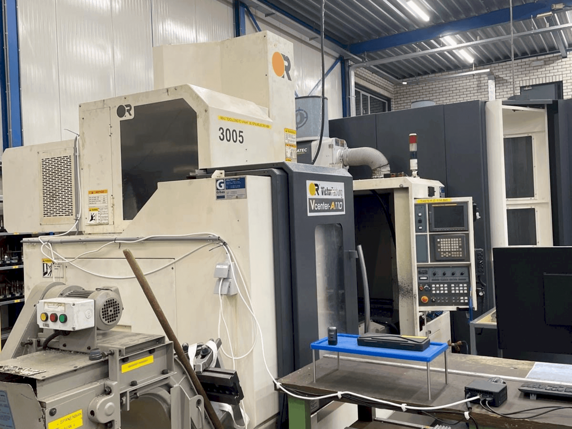 Prikaz  stroja VICTOR TAICHUNG A110  sprijeda