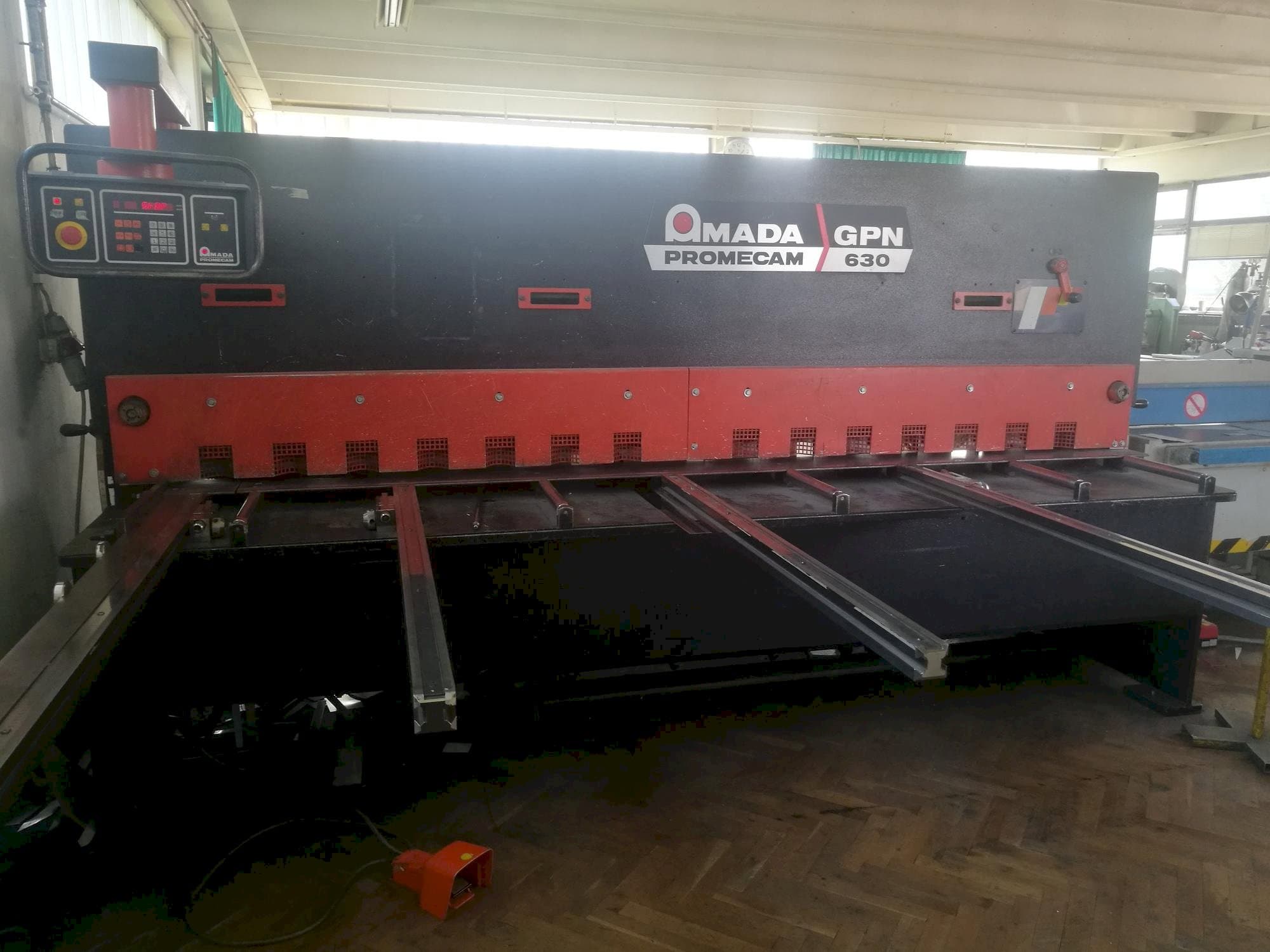 Prikaz  stroja AMADA Promecam GPN 630  sprijeda