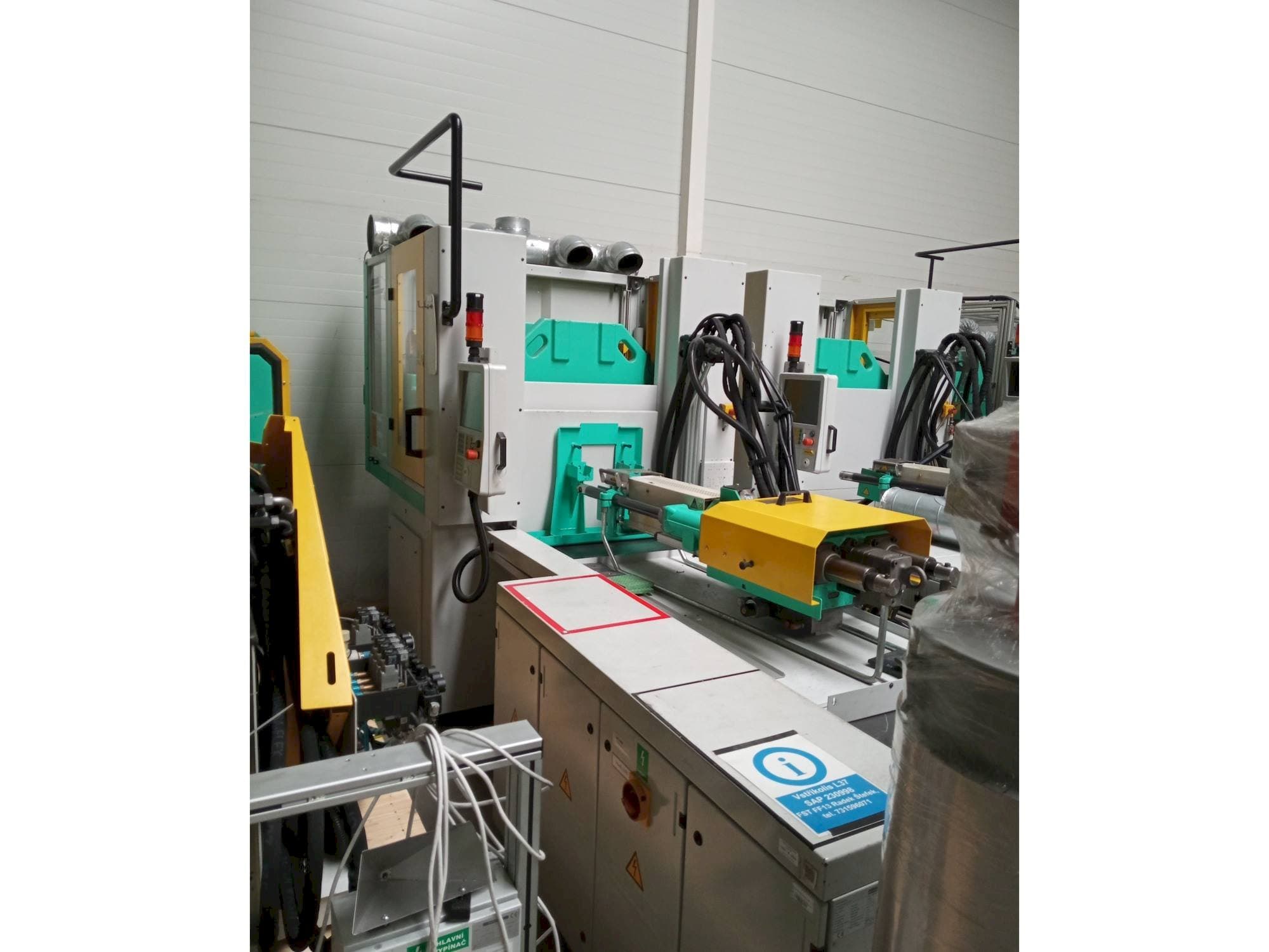 Prikaz stroja Arburg Allrounder 1200T-800-150 sprijeda