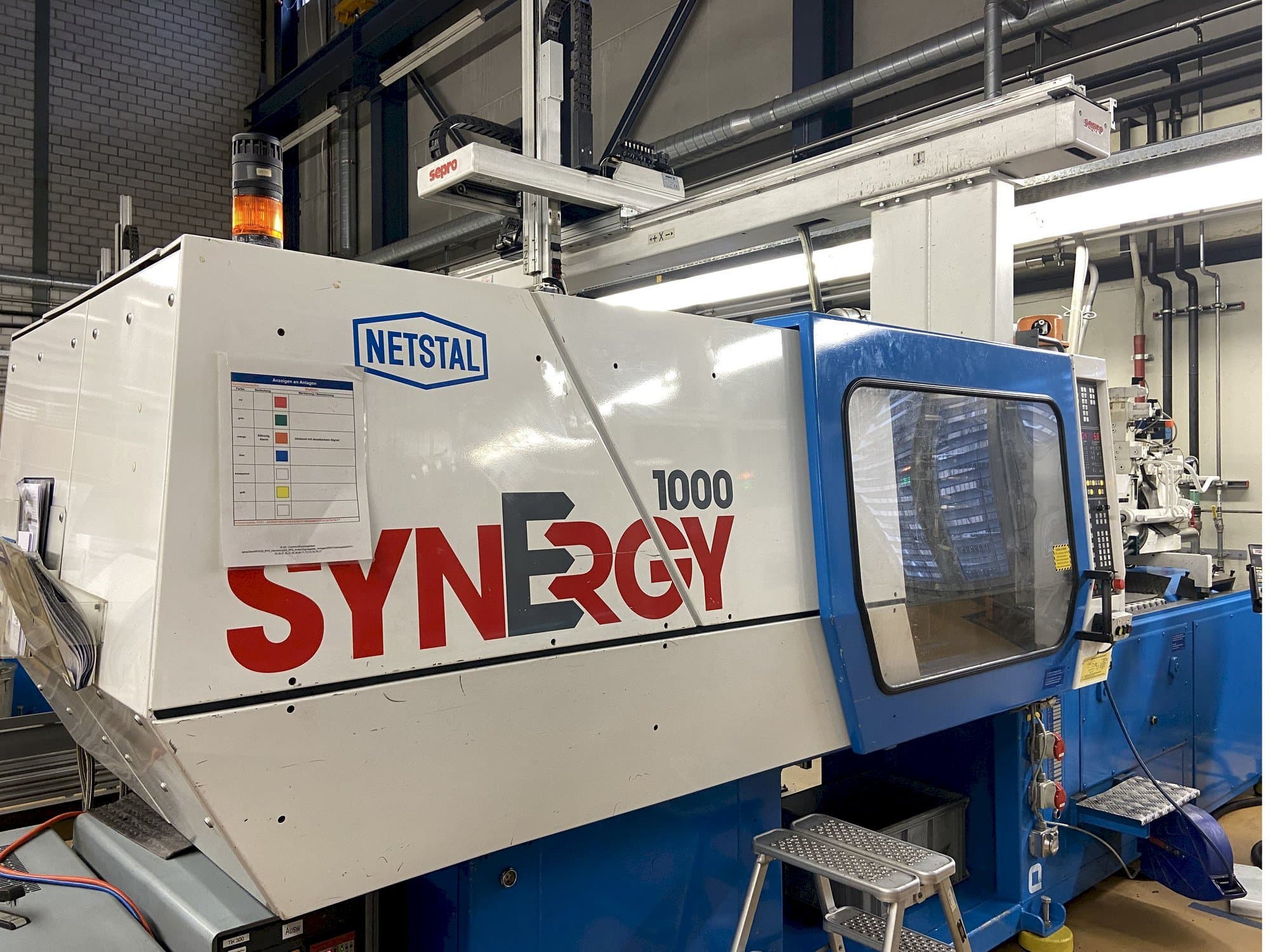 Prikaz  stroja Netstal SYNERGY 1000-230  sprijeda