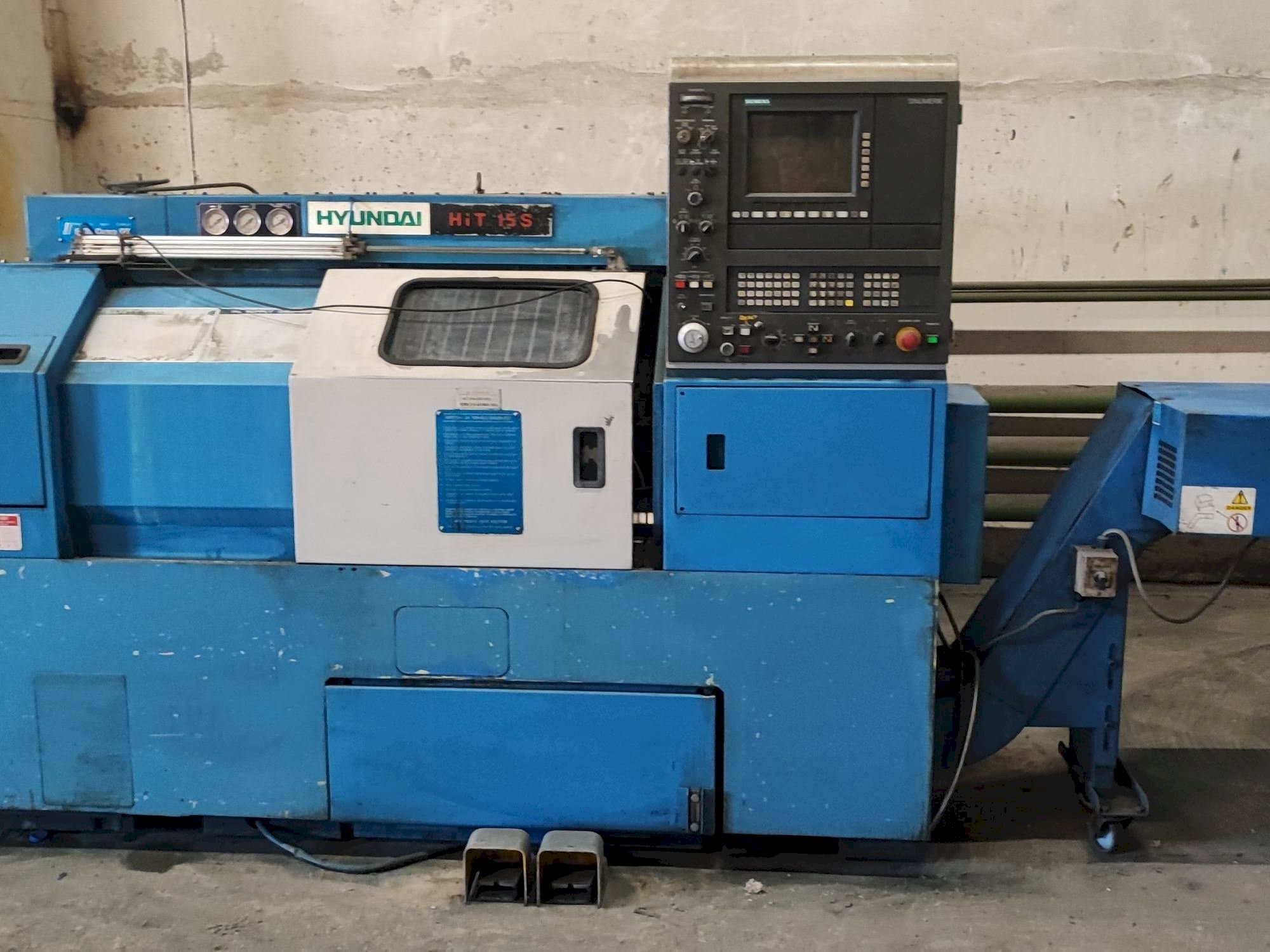 Prikaz  stroja Hyundai HIT15s  sprijeda