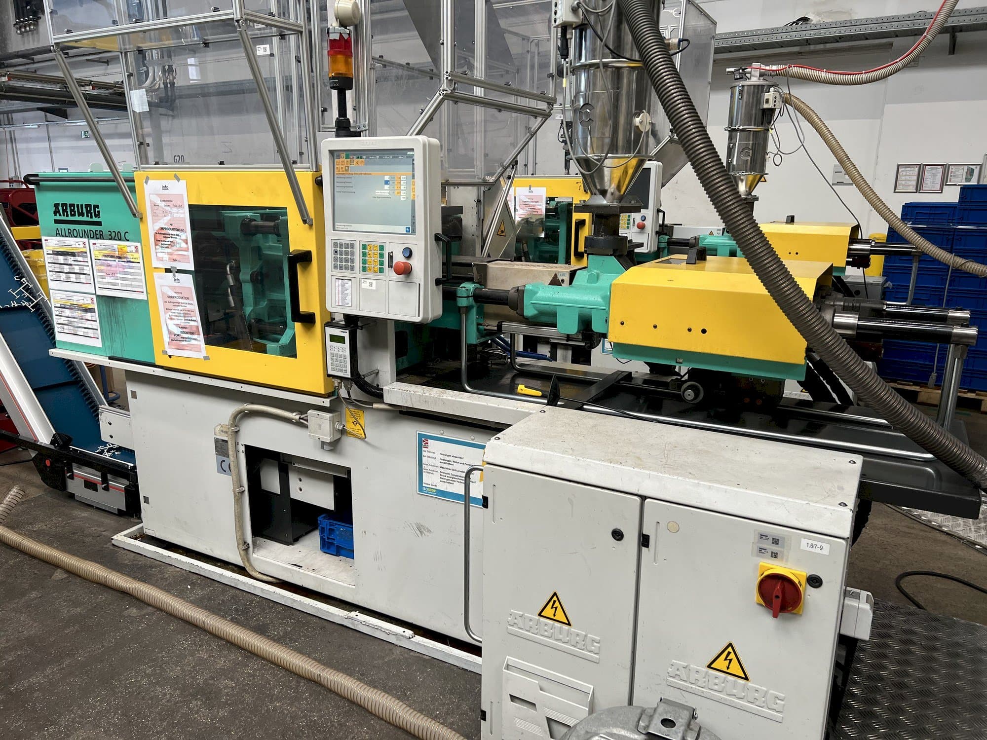 Prikaz  stroja Arburg Allrounder 320C 500 - 170  sprijeda