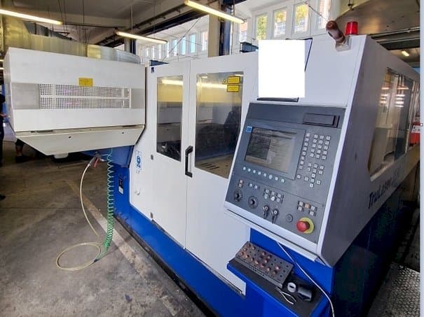 Prikaz  stroja Trumpf TRULASER 3030  sprijeda