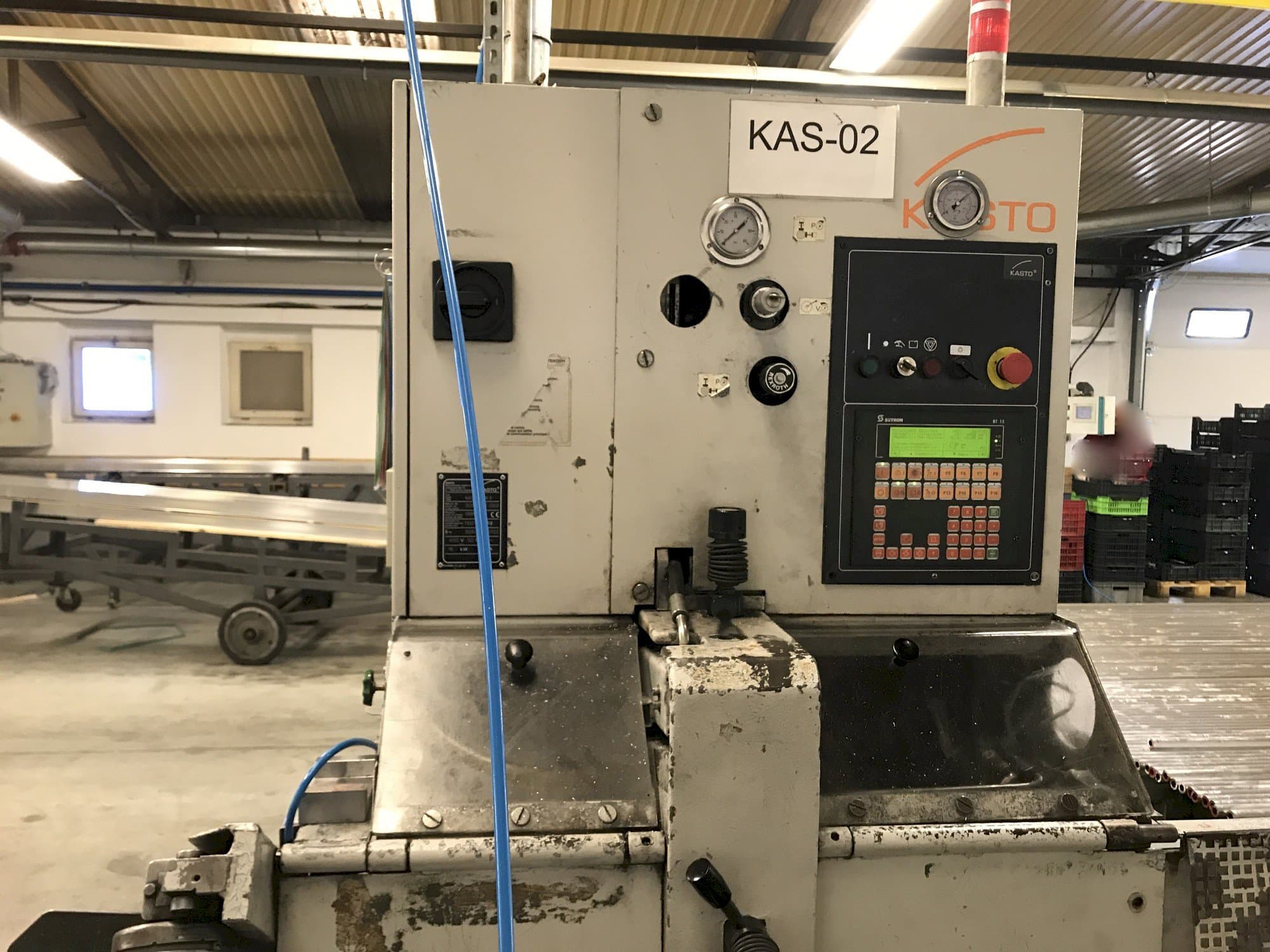 Prikaz  stroja KASTO wa M9  sprijeda