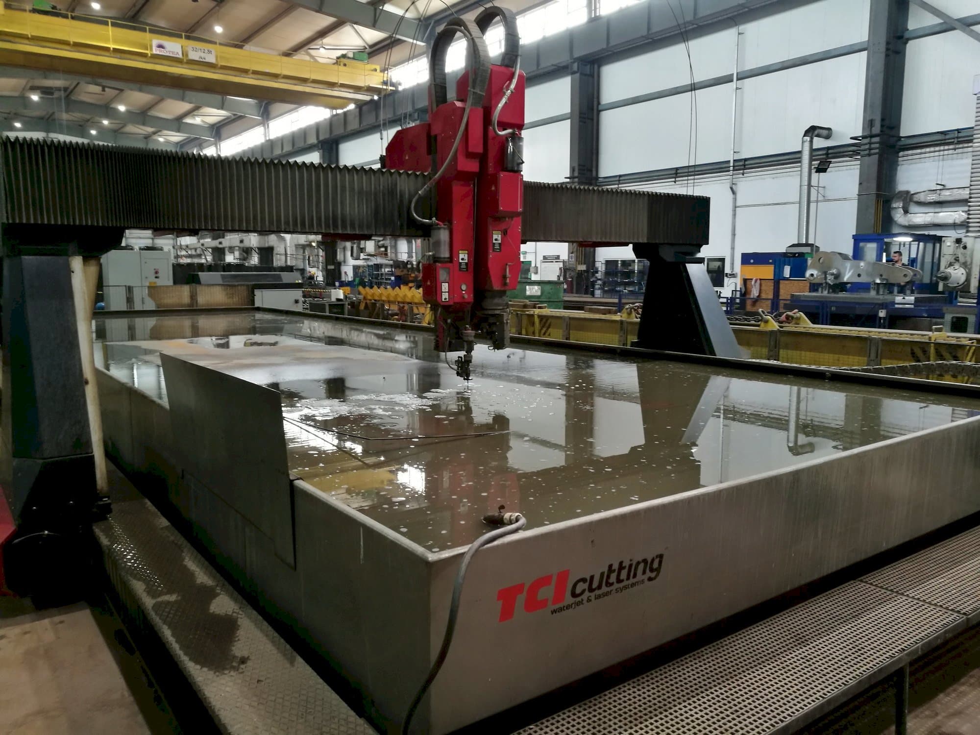 Prikaz  stroja TCI BP-H 30120-1  sprijeda