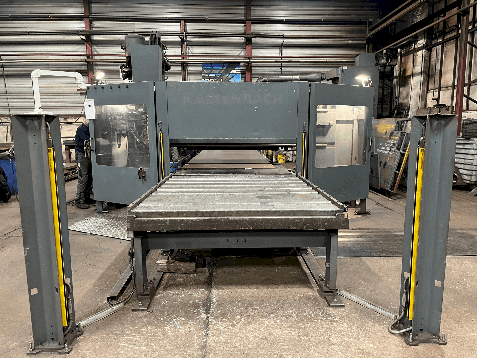 Prikaz  stroja KALTENBACH KF 1606  sprijeda