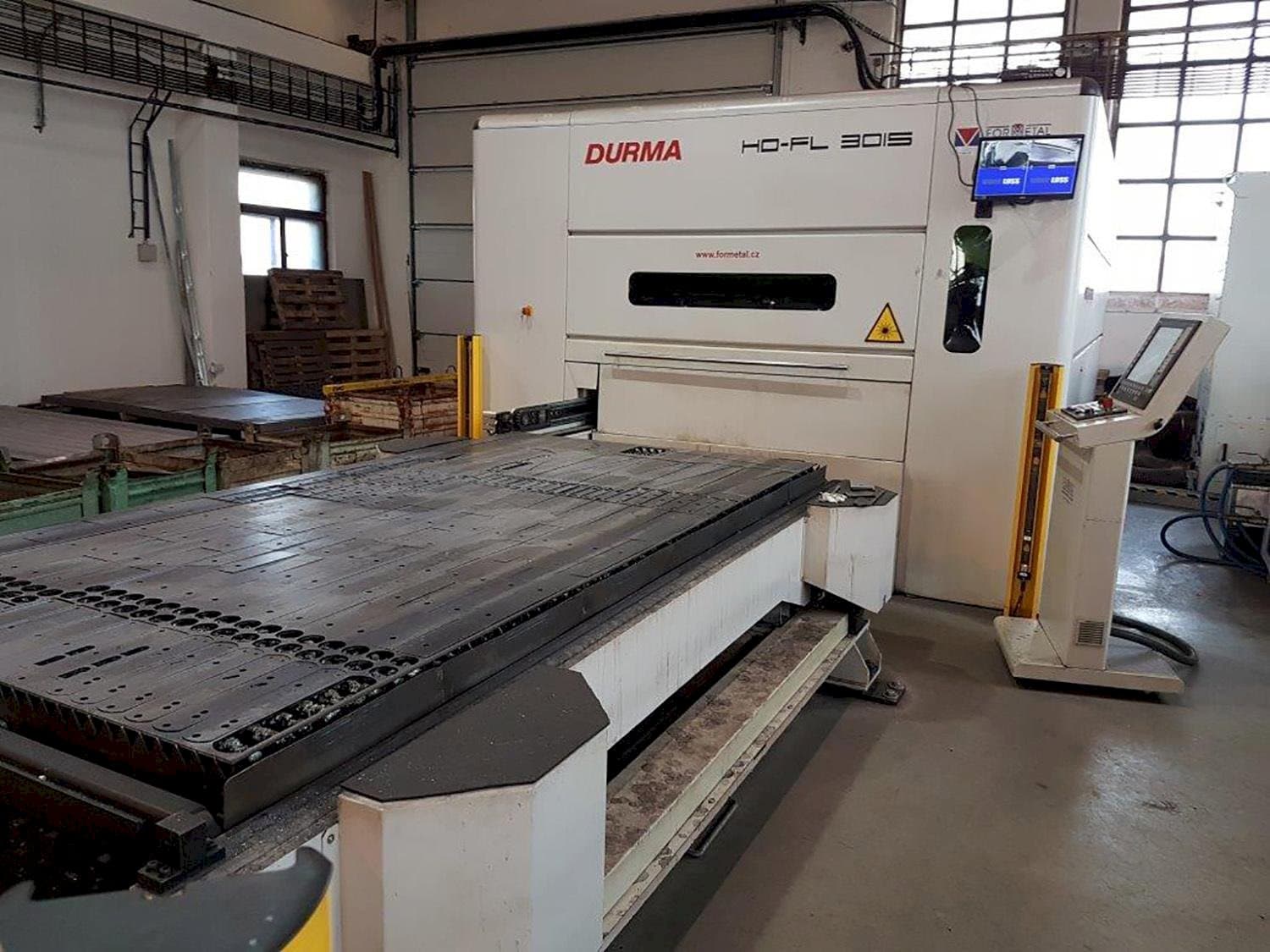 Prikaz  stroja Durma HD-FL 3015 L  sprijeda