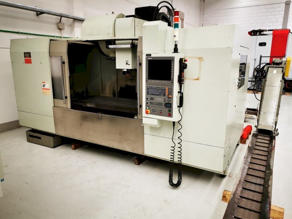 Prikaz  stroja FIRST MCV 1500  sprijeda