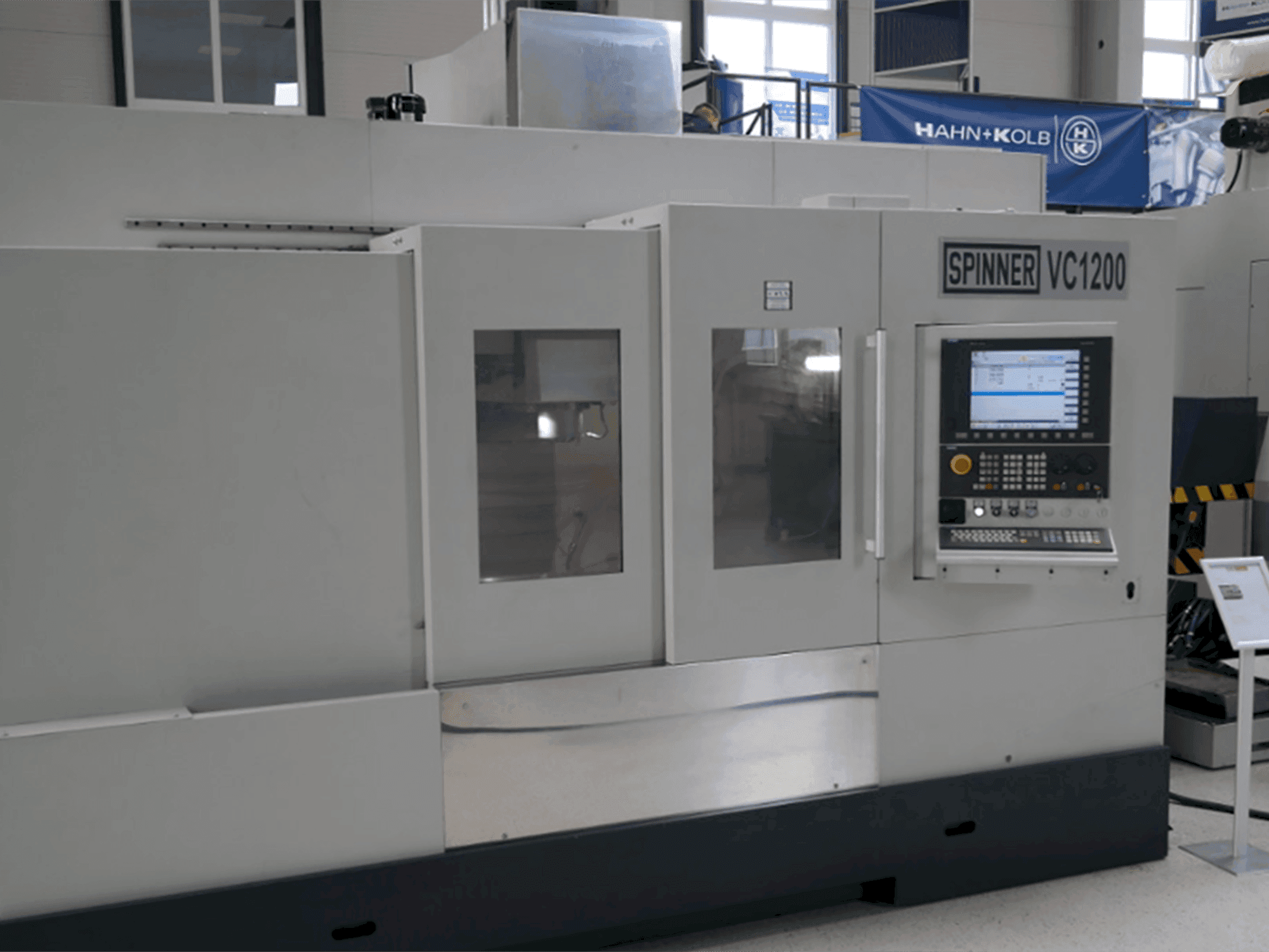 Prikaz stroja SPINNER VC 1200 sprijeda