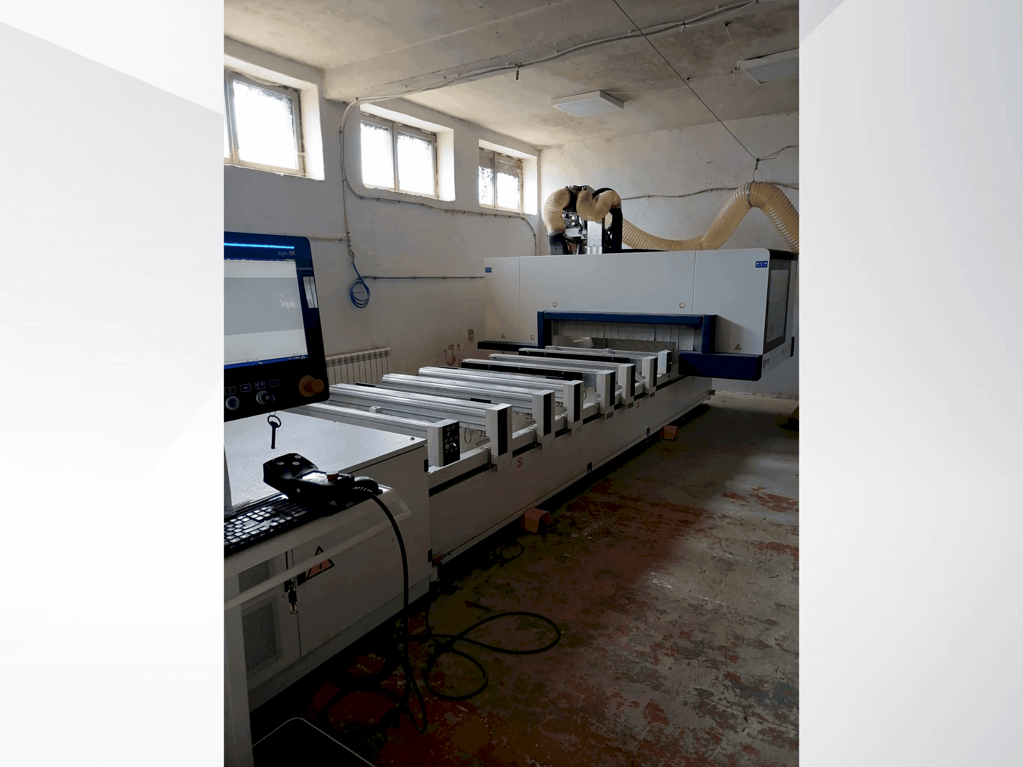 Prikaz  stroja SCM Morbidelli M100  sprijeda