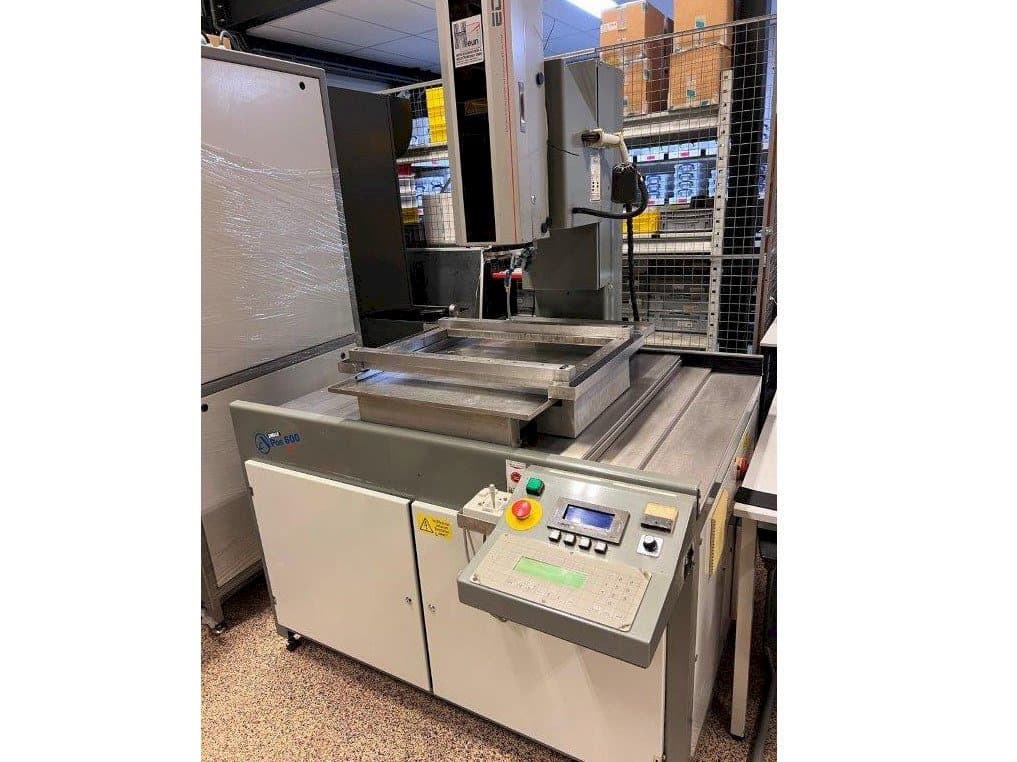 Prikaz  stroja Apos 600  sprijeda