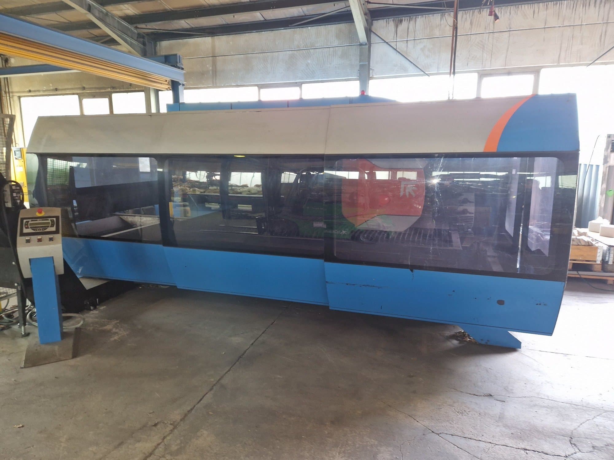 Prikaz  stroja Prima Power CP 4000 Zaphiro  sprijeda