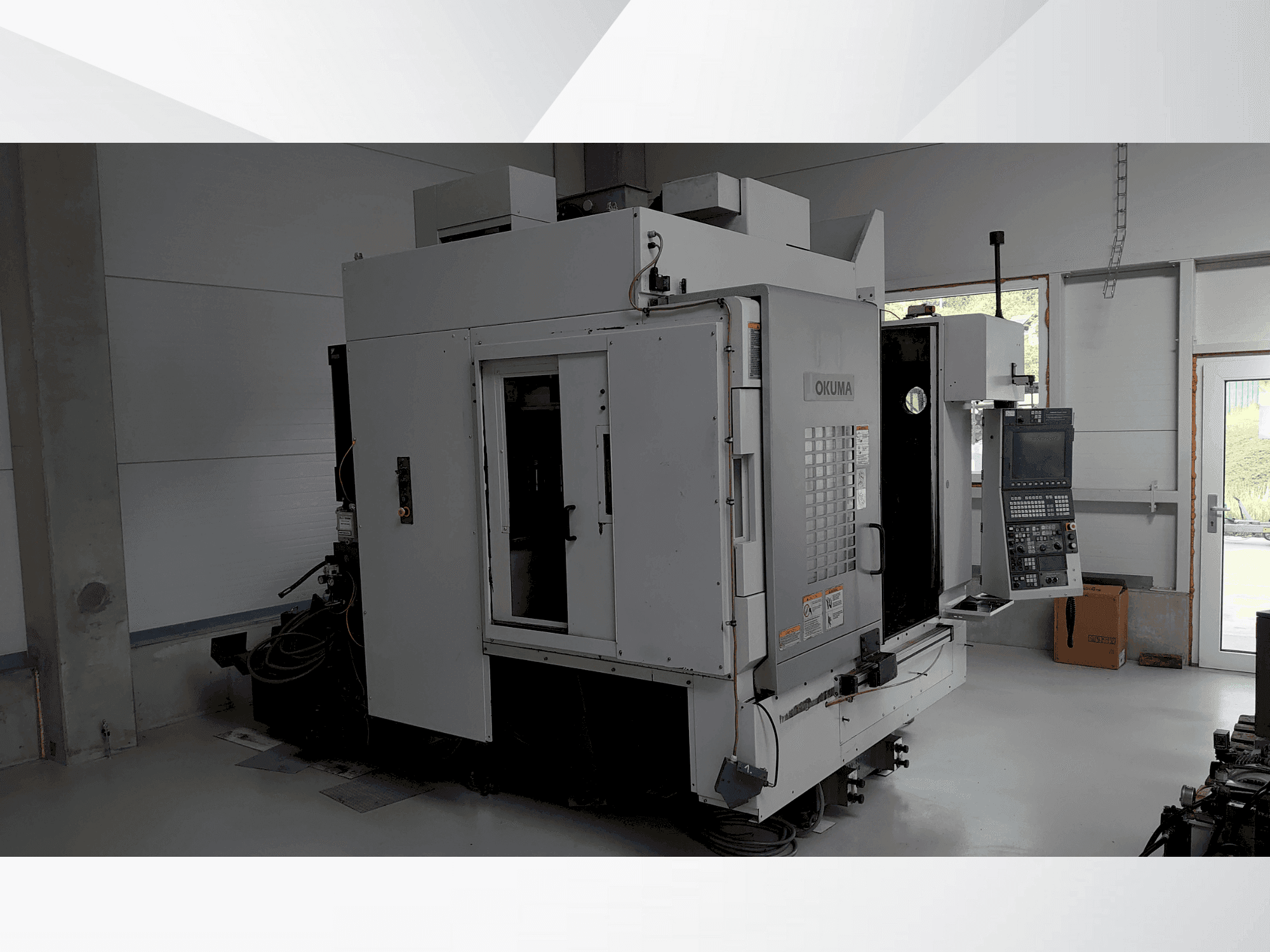 Prikaz  stroja Okuma MU-400VA  sprijeda